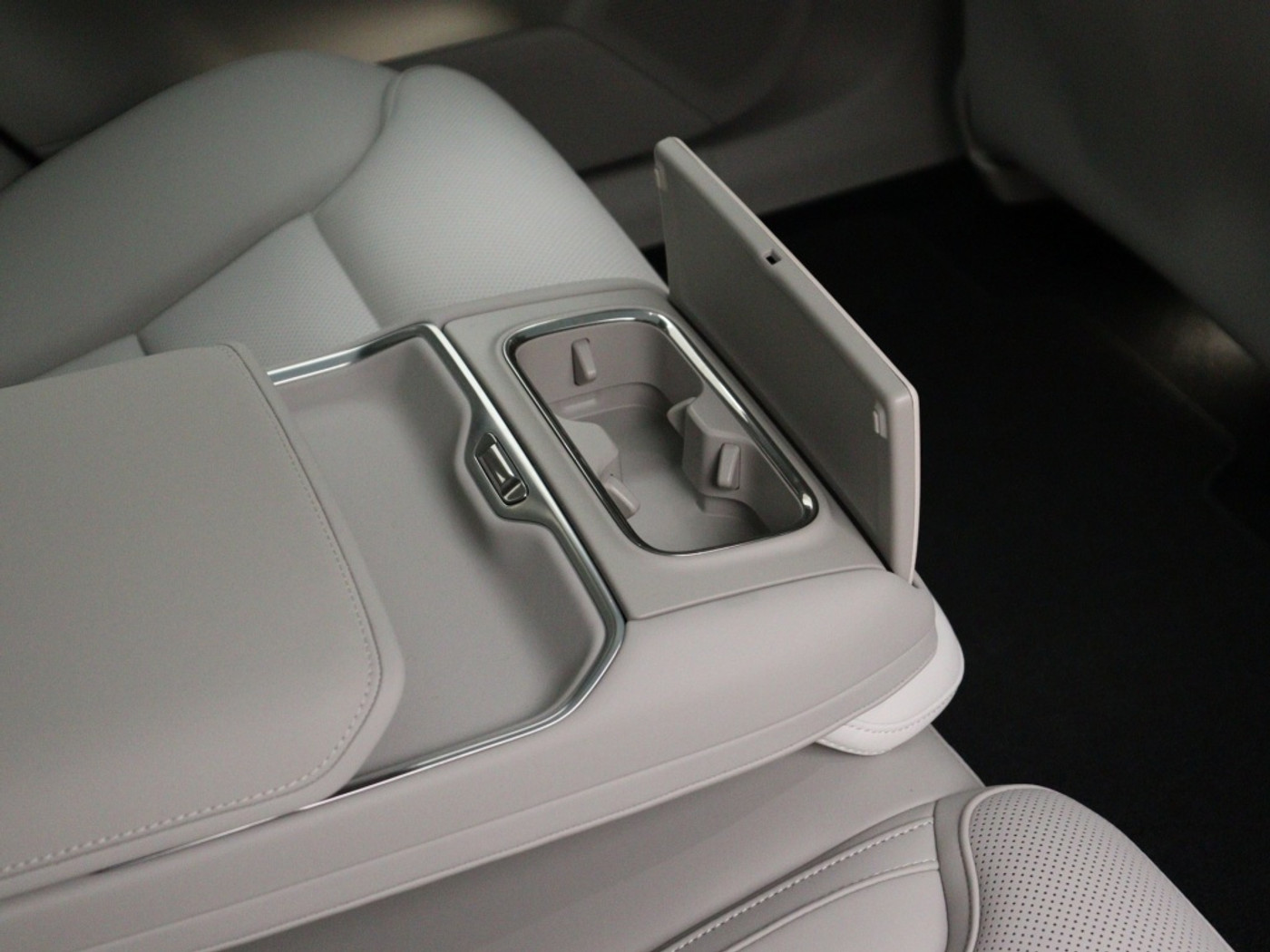 Foto van Volvo Es90