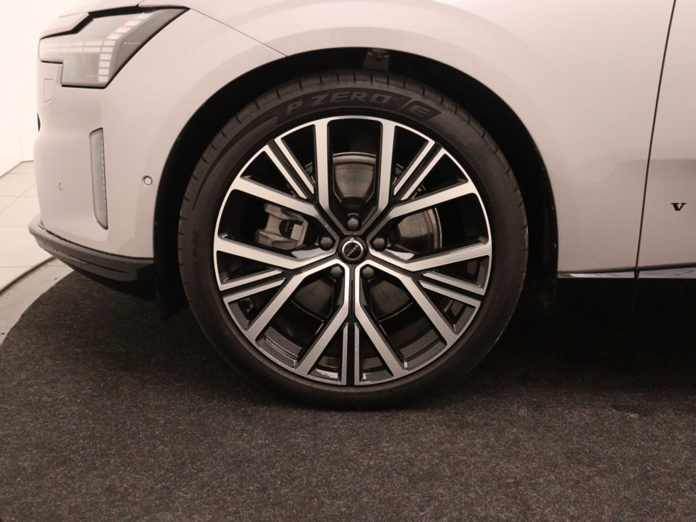 Foto van Volvo Es90