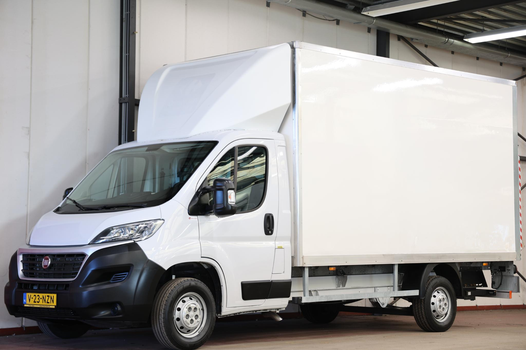 Fiat Fiat Ducato BAKWAGEN MEUBELBAK MET LAADKLEP 2019 - voorkant