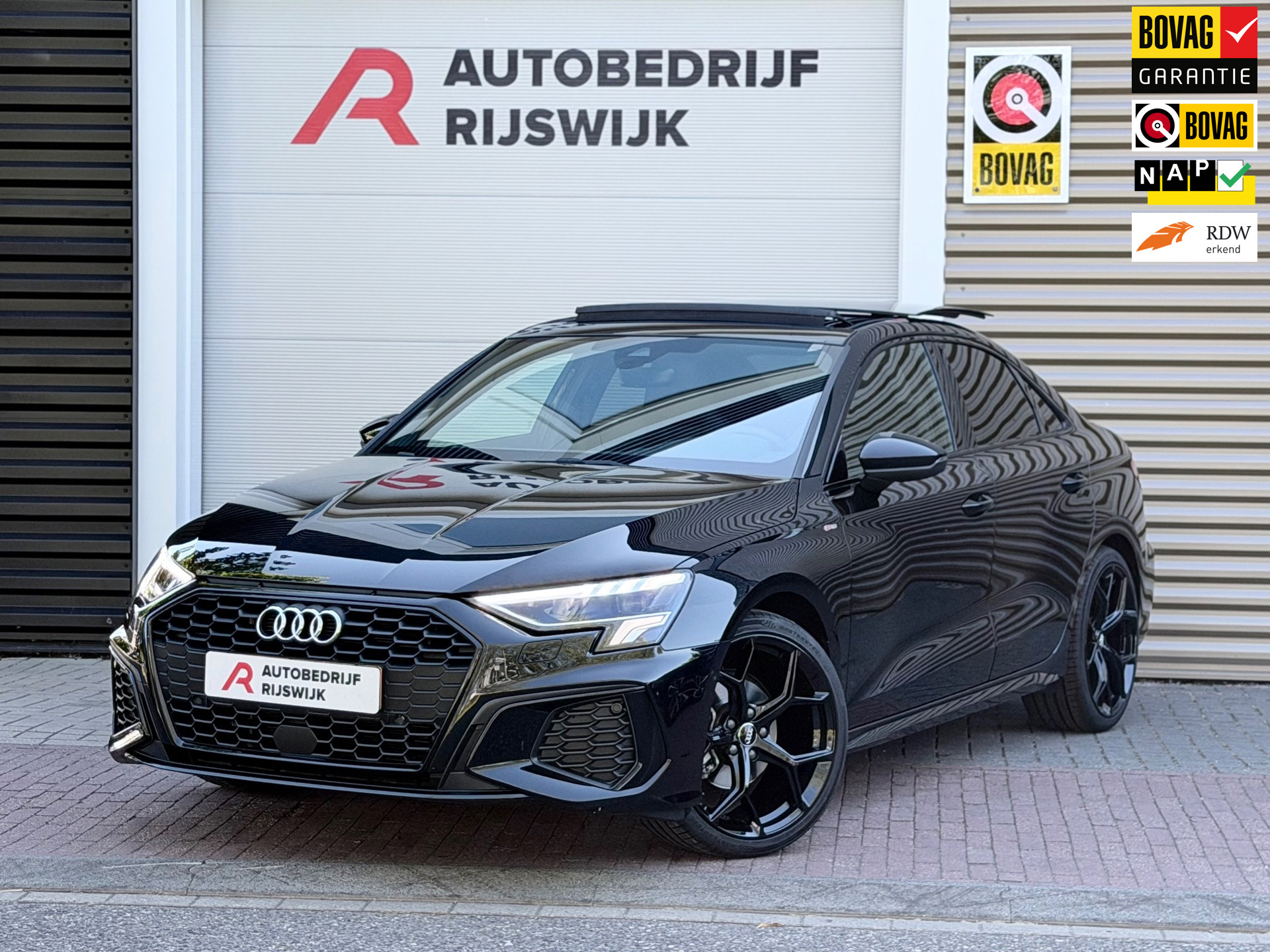 Audi A3 Limousine 30 TFSI S edition Pano/AppleCarPlay/Acc 2023 - voorkant