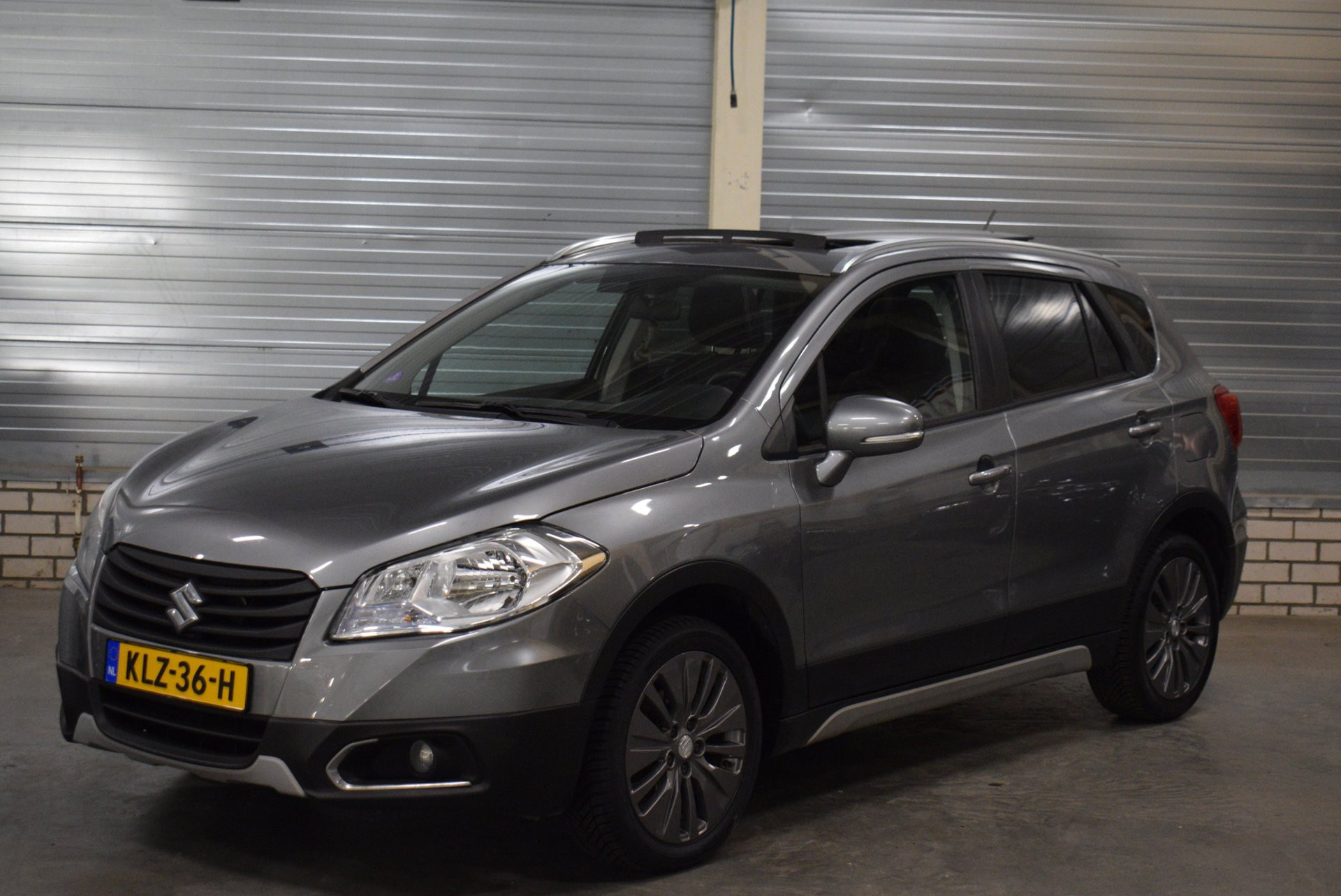 Suzuki Sx4 1.6 Exclusive + Electrische Panoramadak|CLimate Control|Cruise Control|Parkeersensoren| 2013 - voorkant