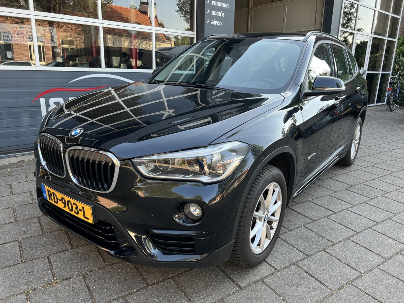 BMW X1 Sdrive18d sDrive18d Executive Airco Trekhaak 2017 - voorkant