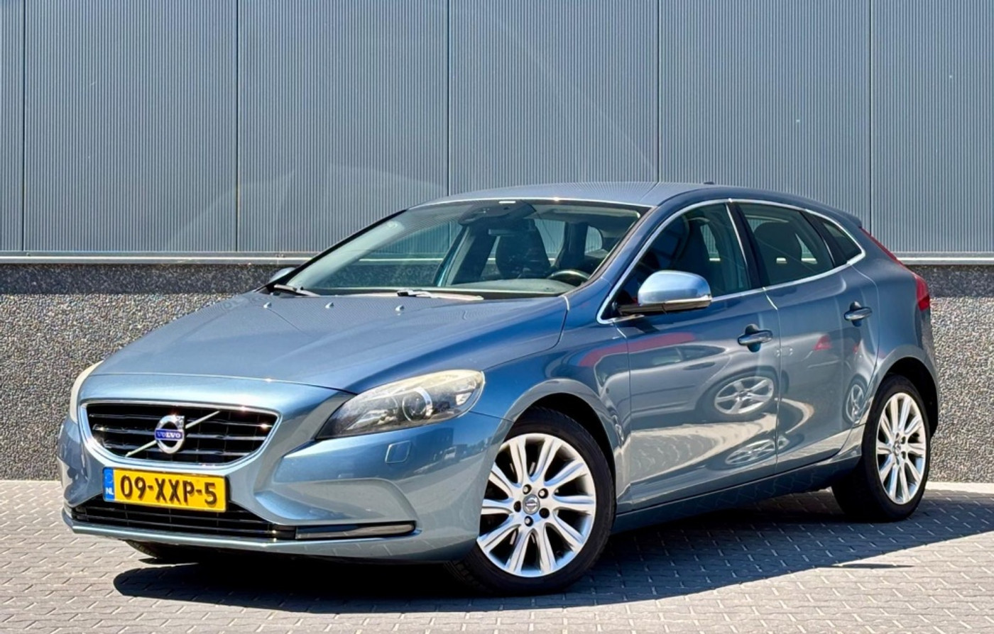 Volvo V40 1.6 D2 Momentum 2012 - voorkant
