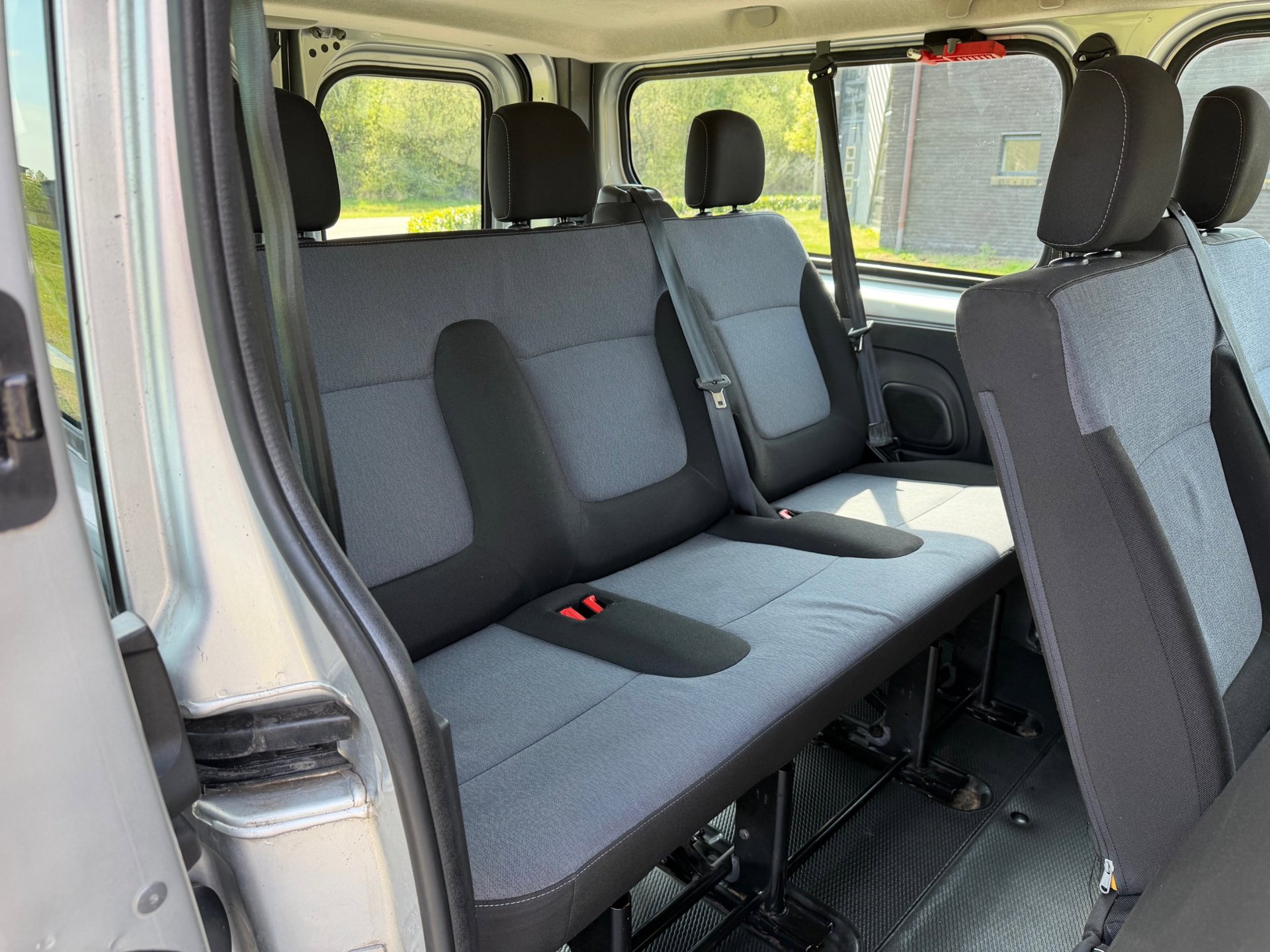 Foto van Opel Vivaro-b