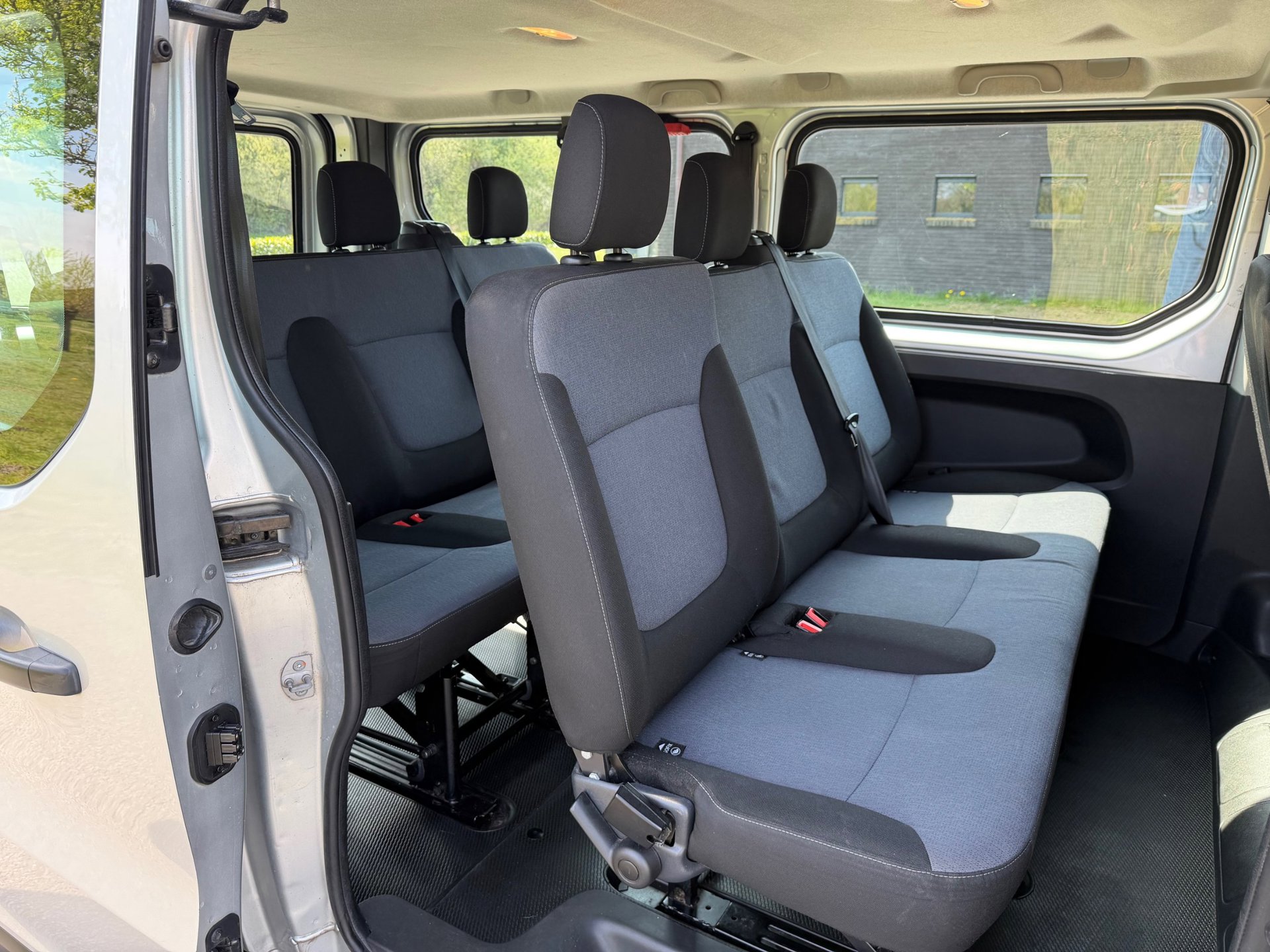 Foto van Opel Vivaro-b