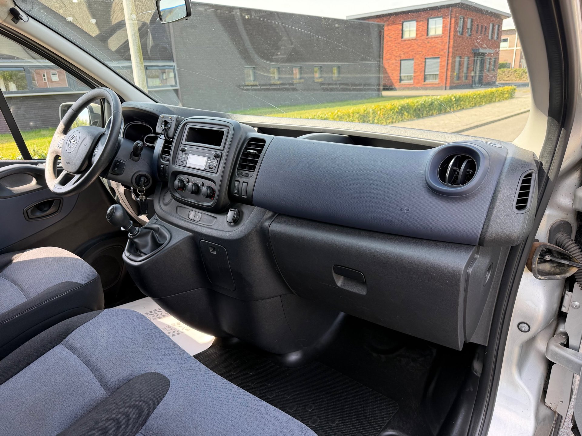 Foto van Opel Vivaro-b