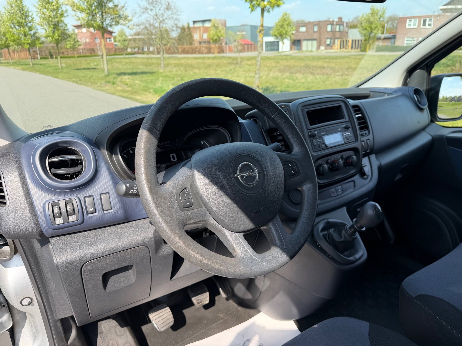 Foto van Opel Vivaro-b