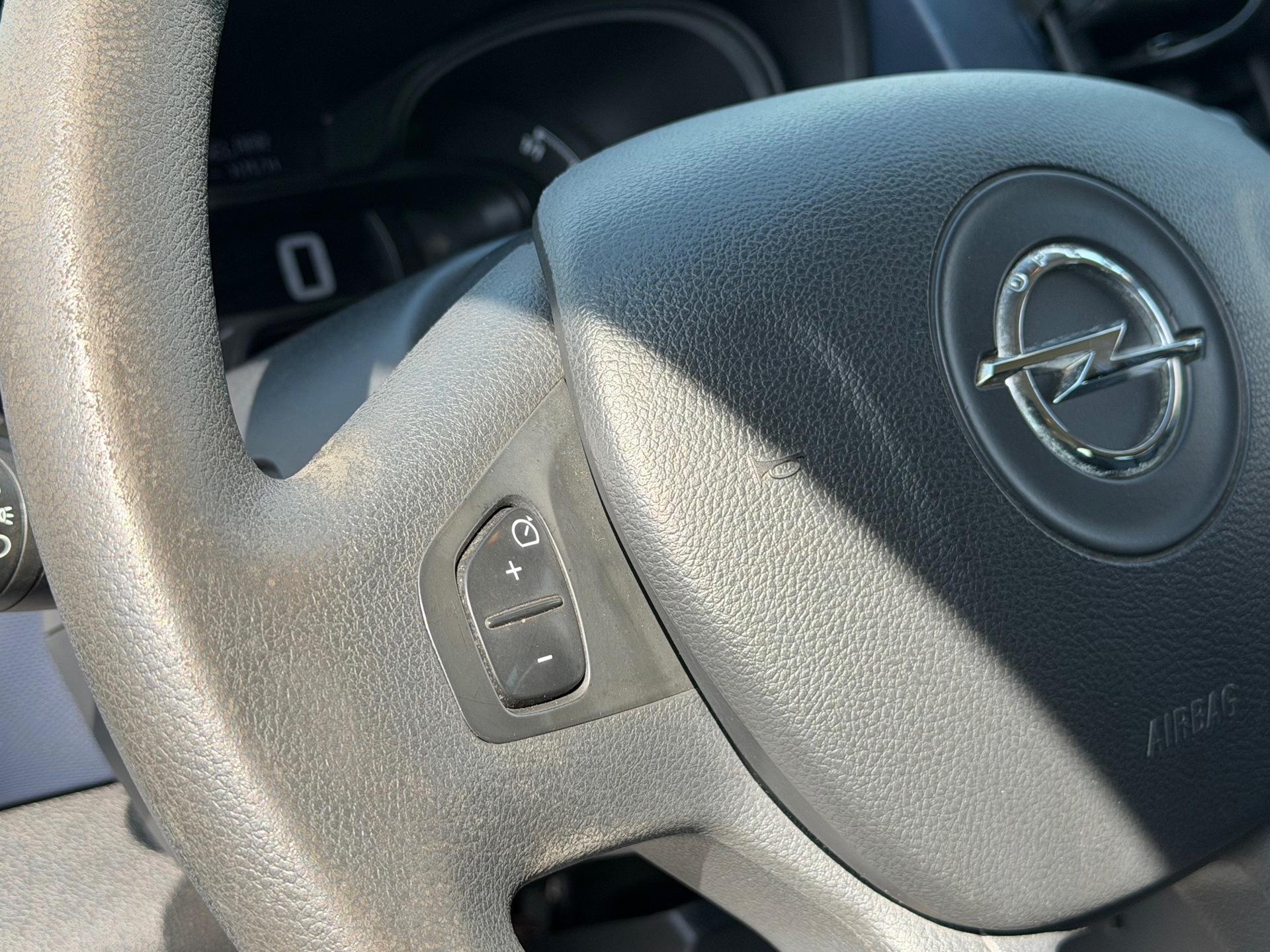 Foto van Opel Vivaro-b