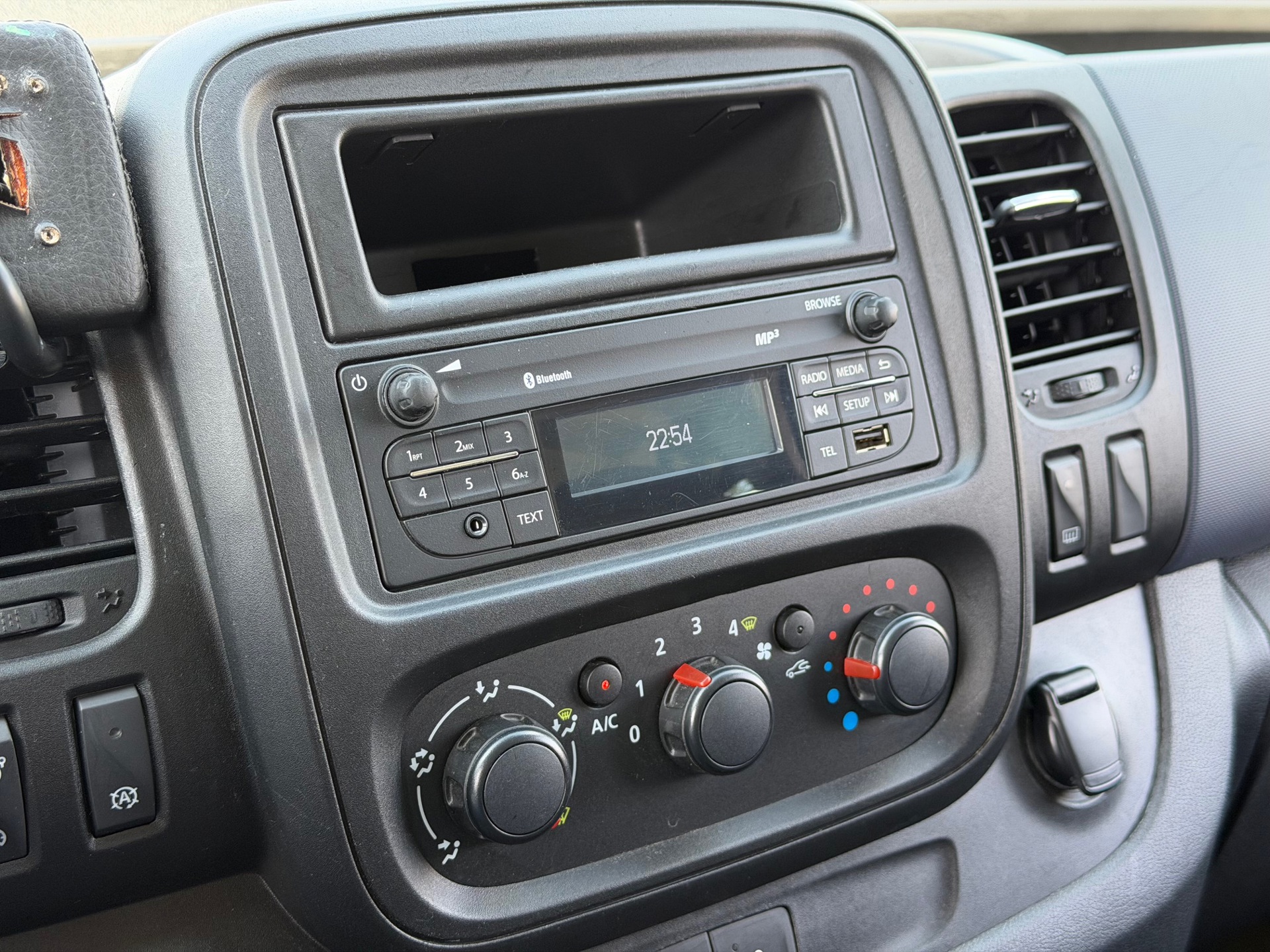 Foto van Opel Vivaro-b