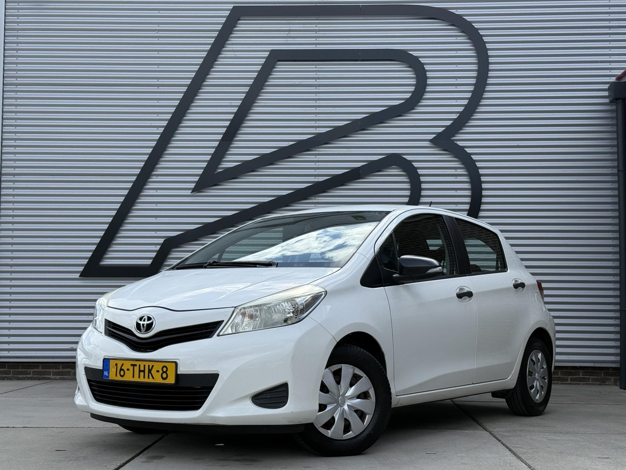 Toyota Toyota Yaris 1.0 VVT-i Comfort 2012 - voorkant