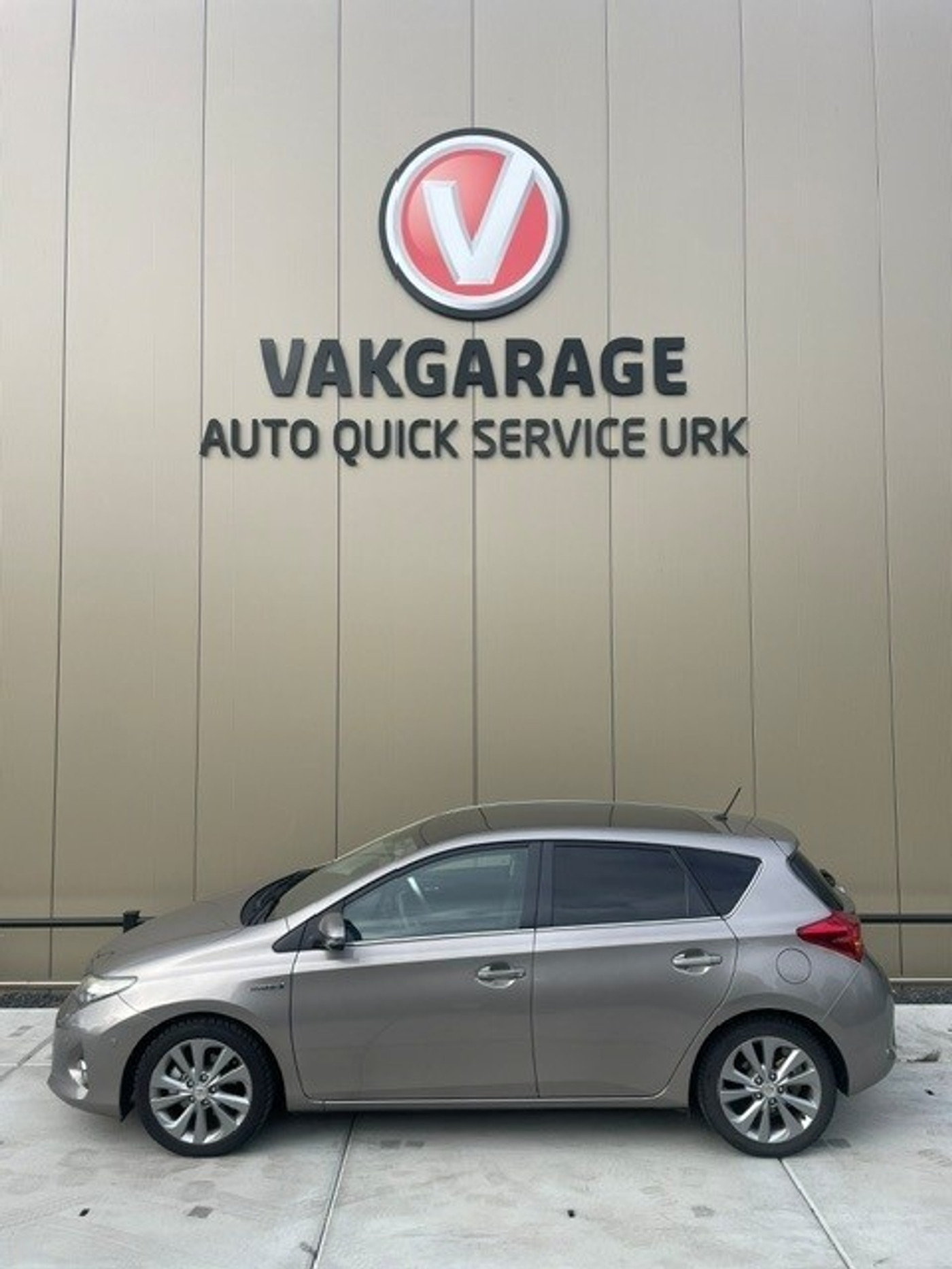 Toyota Toyota Auris 1.8 Hybrid Lease Pro 2013 - voorkant