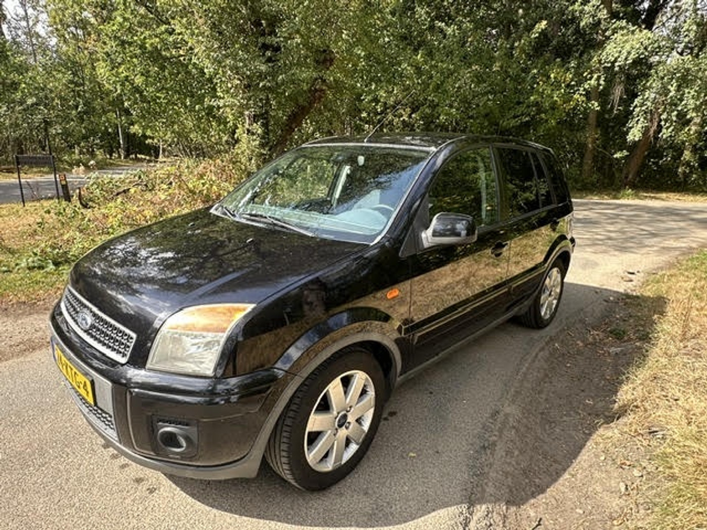 Ford Fusion 1.6-16V Futura 2010 - voorkant