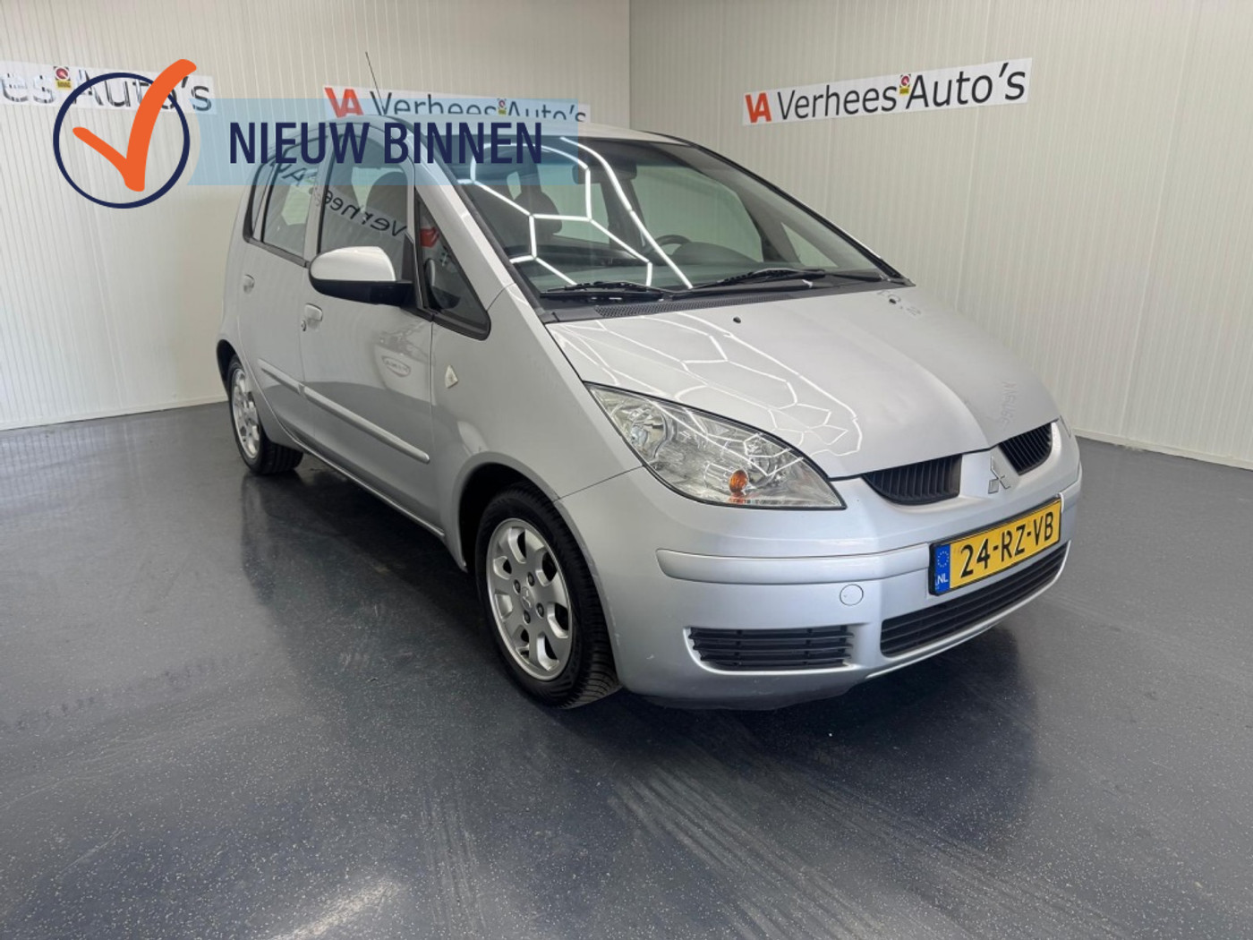 Mitsubishi Mitsubishi Colt 1.3 Invite 2005 - voorkant