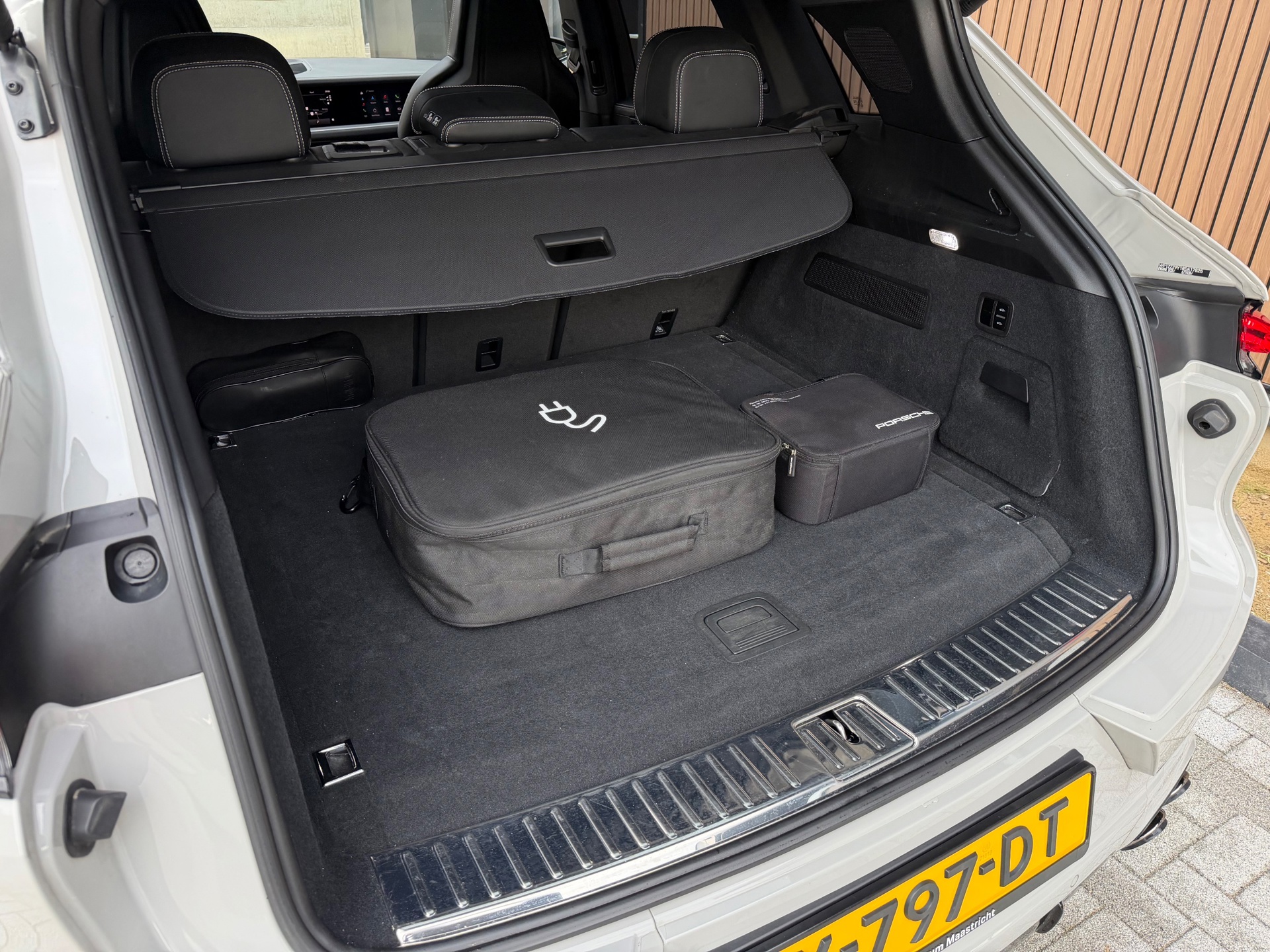 Foto van Porsche Cayenne E-hybrid