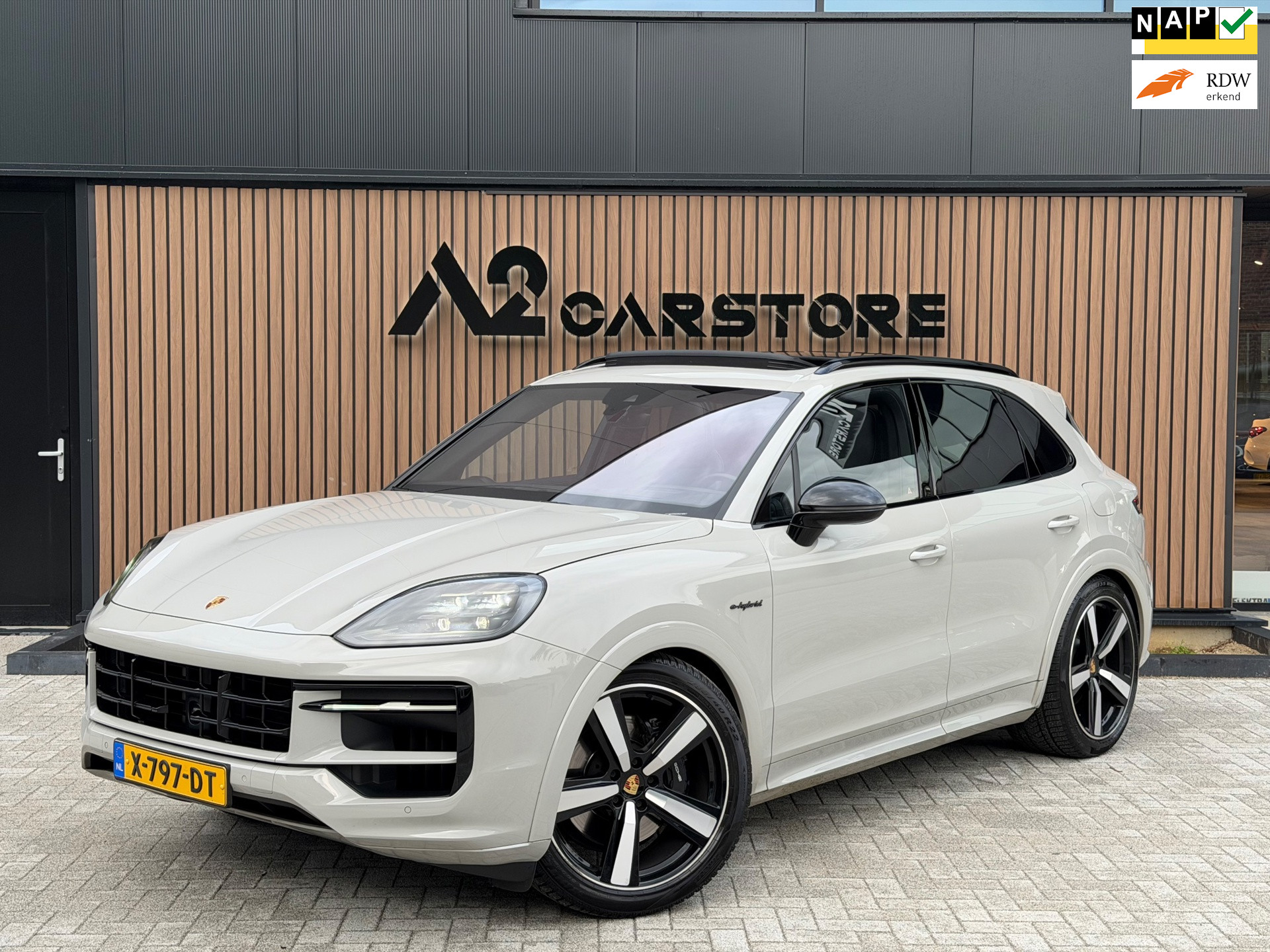Porsche Cayenne E-hybrid 3.0 E-Hybrid NEW MODEL 4 WIEL-STURING PANO BTW PPF BOSÉ 2023 - voorkant