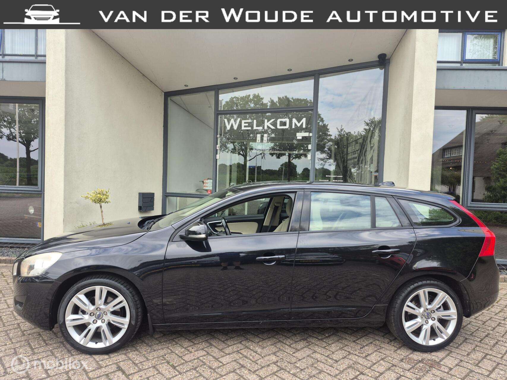 Volvo V60 1.6 T4F Kinetic 2012|Clima|Cruise|Navi|Automaat 2011 - voorkant