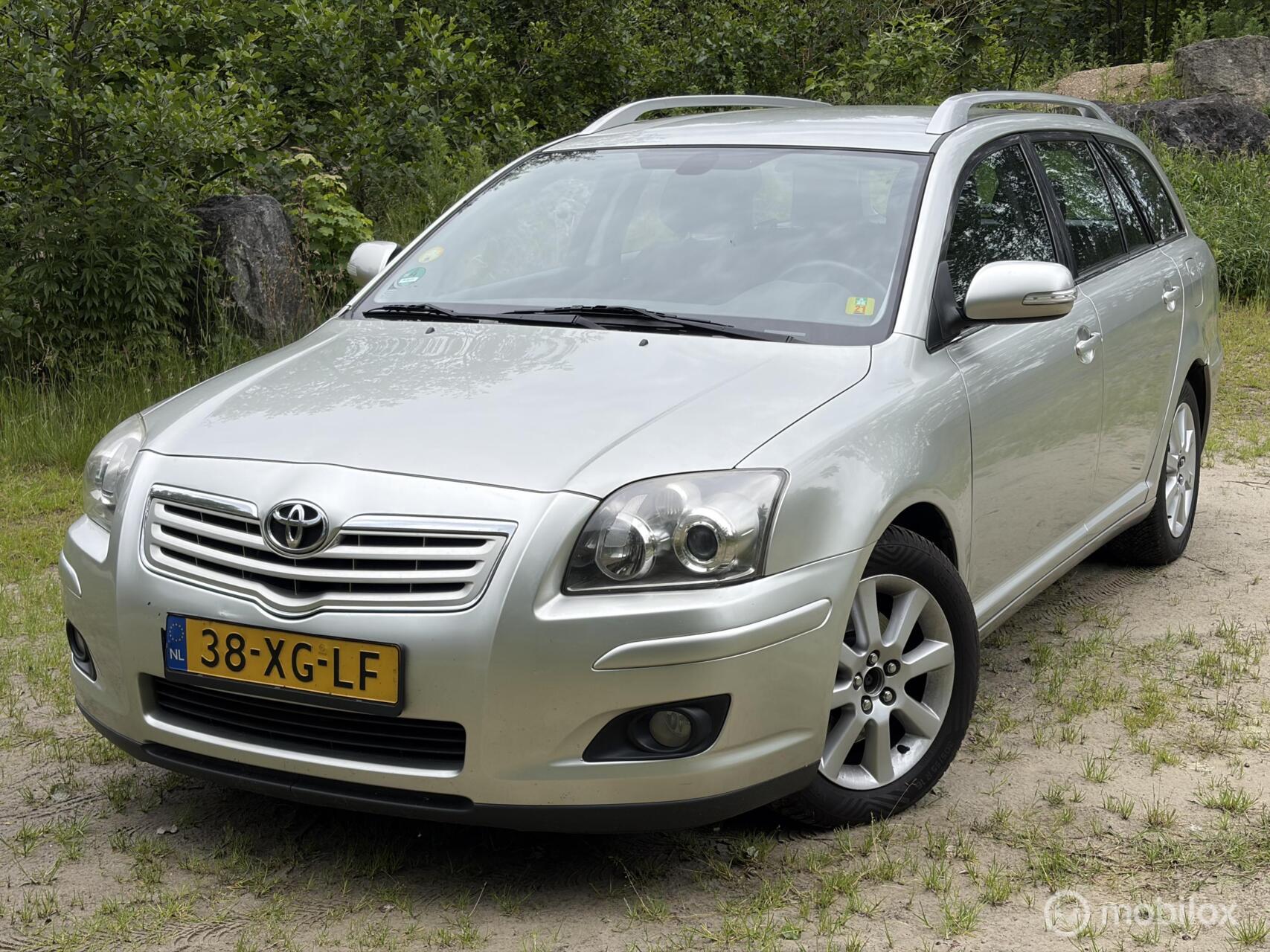 Toyota Toyota Avensis 2.0 D-4D Executive Business 2007 - voorkant