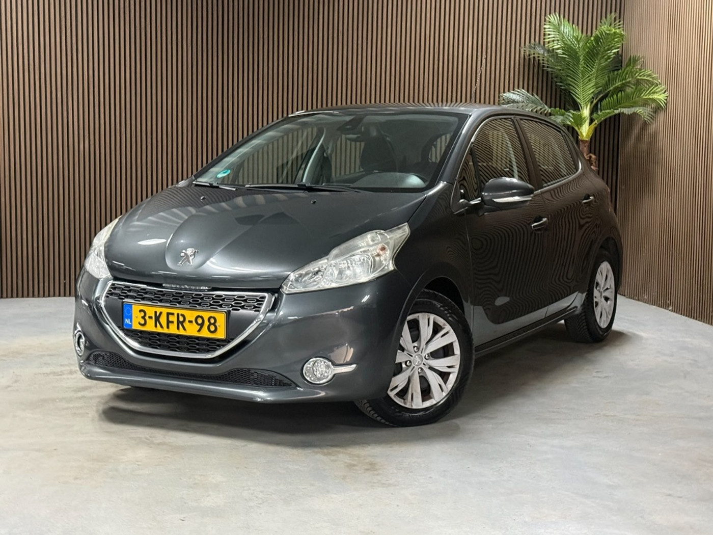 Peugeot 208 1.2 VTi Envy 2013 - voorkant