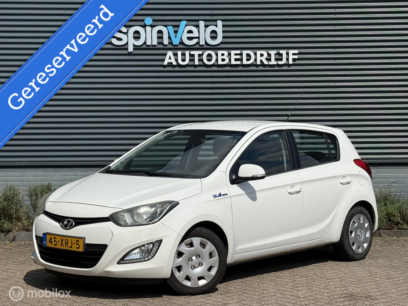 Hyundai I20 1.2i i-Motion - Airco - Elektrische ramen - Led - 2012 - voorkant