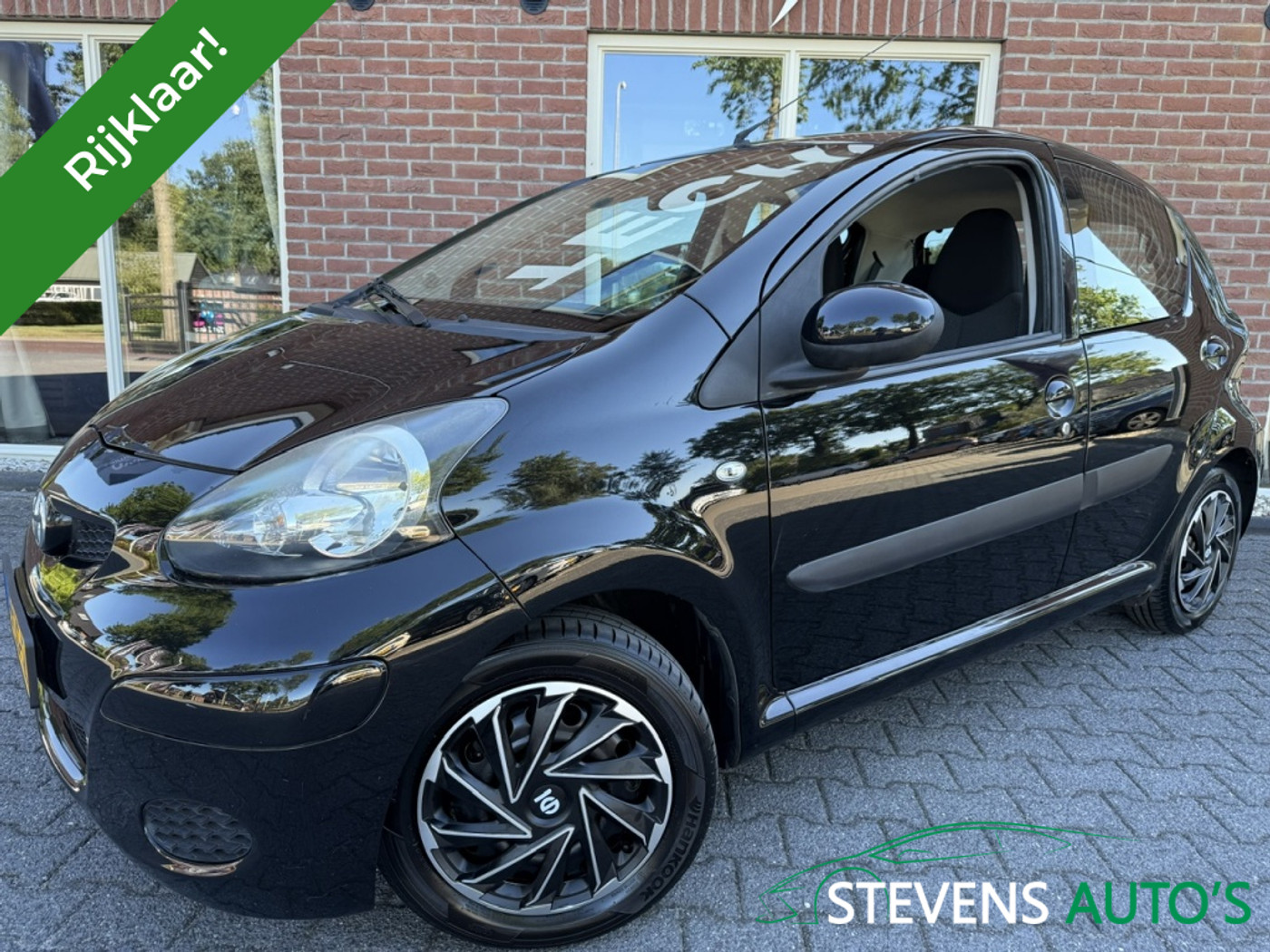 Toyota Toyota Aygo 1.0-12V Comfort RIJDT GOED / KEURIG NETTE AUTO / RIJKLAAR 2010 - voorkant