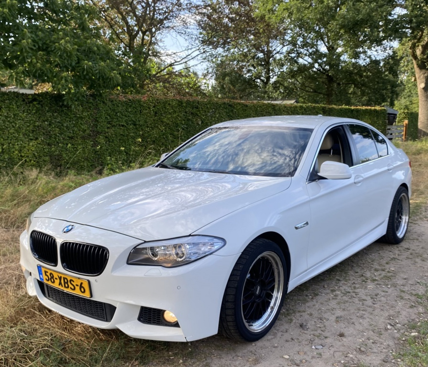BMW 5er Reihe 528i Executive 2012 - voorkant