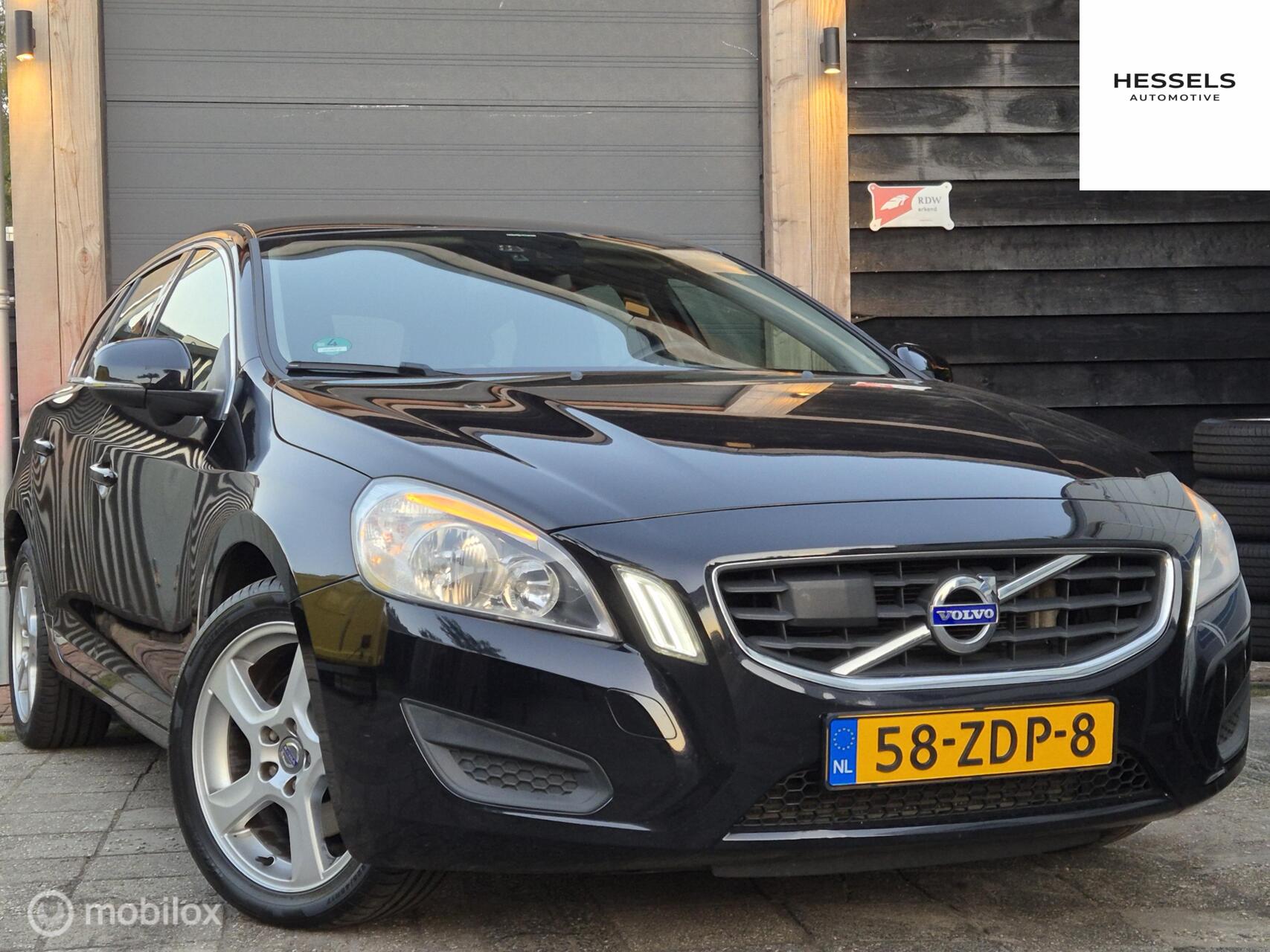 Volvo V60 1.6 T3 Summum NAP, automaat, adaptief 2012 - voorkant