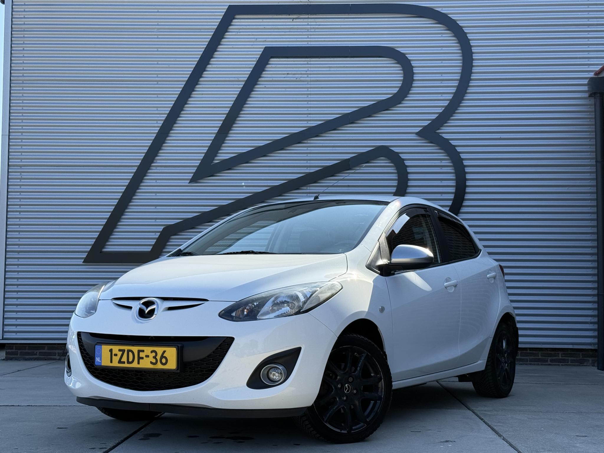 Mazda Mazda 2 1.3 Silver Edition 2014 - voorkant