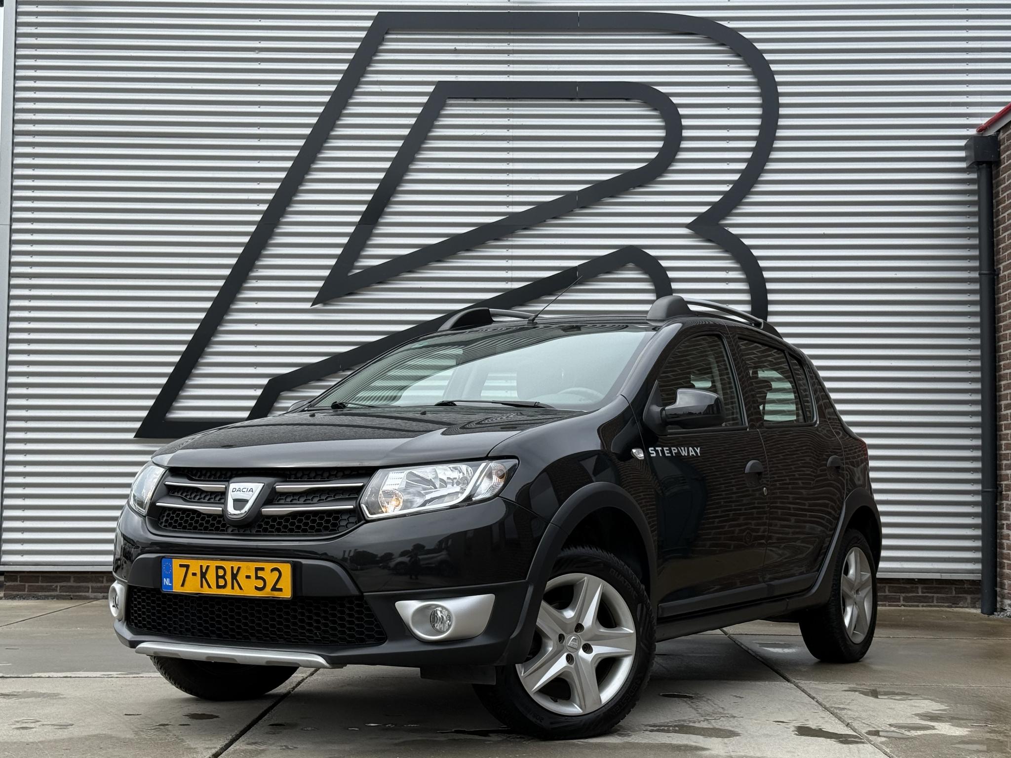 Dacia Sandero 0.9 TCe Stepway Lauréate 2013 - voorkant