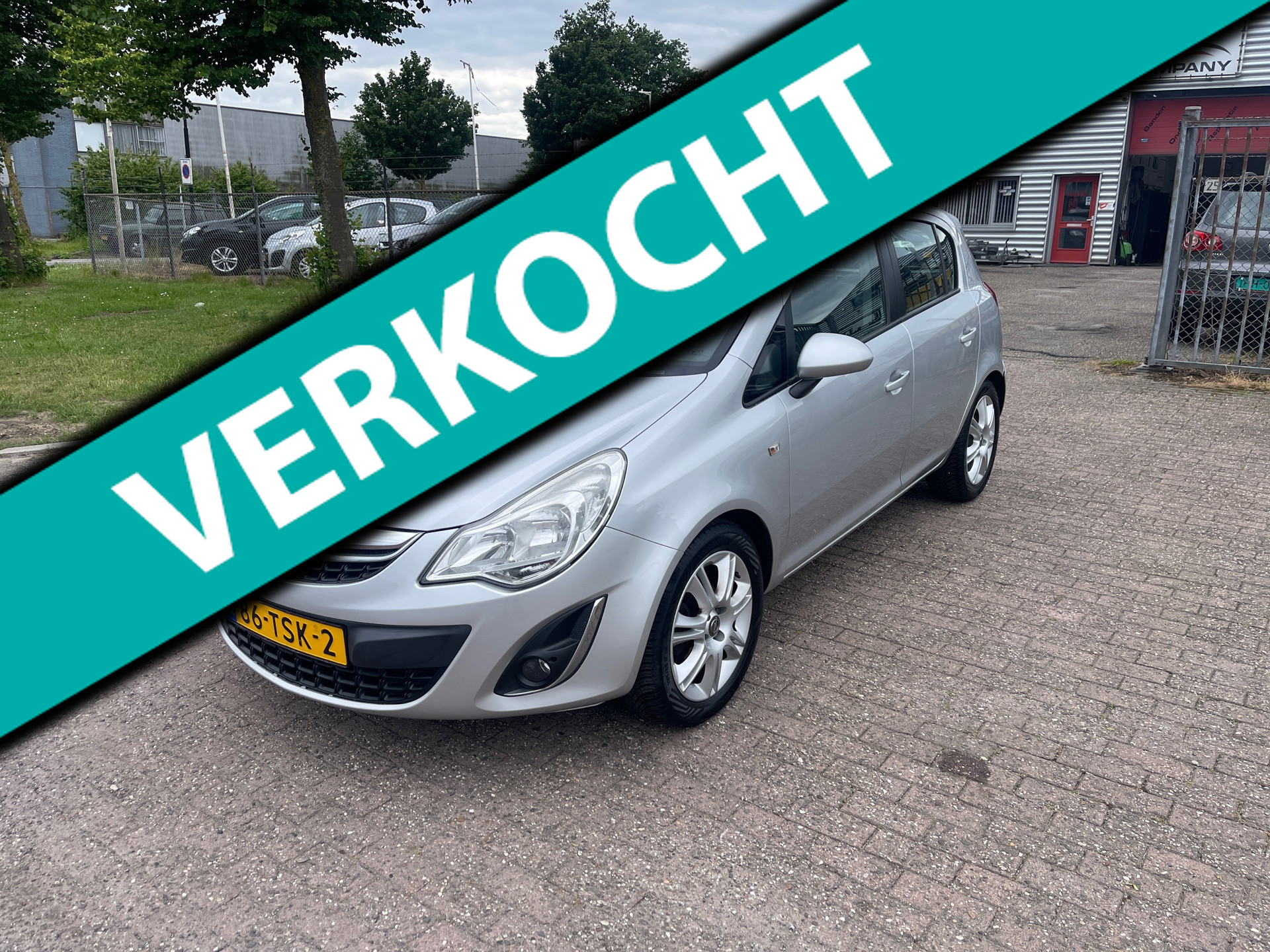 Opel Corsa 1.4-16V Anniversary Edition Dealer Onderhouden 2012 - voorkant