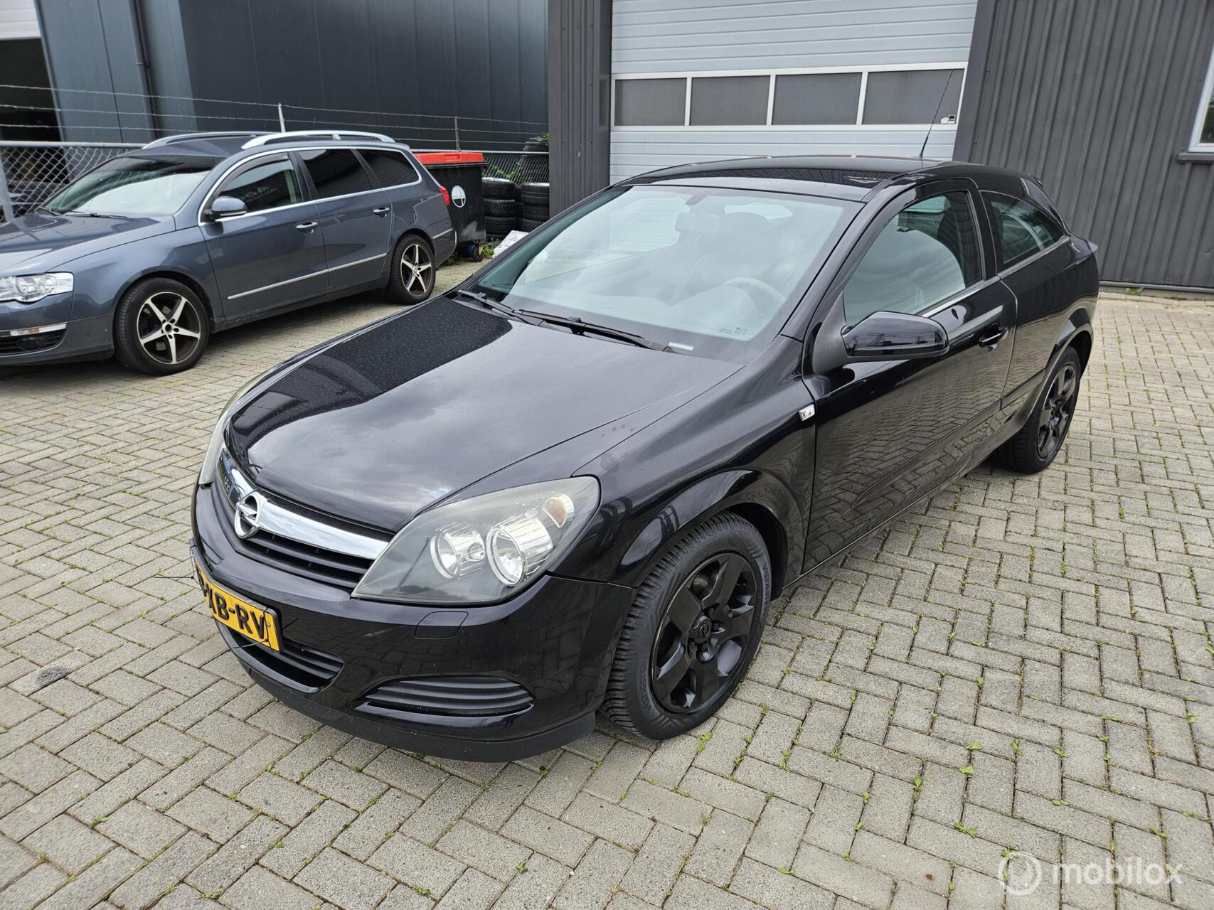 Opel Astra GTC 1.6 Executive AIRCO/CRUISE NIEUWE APK 2007 - voorkant