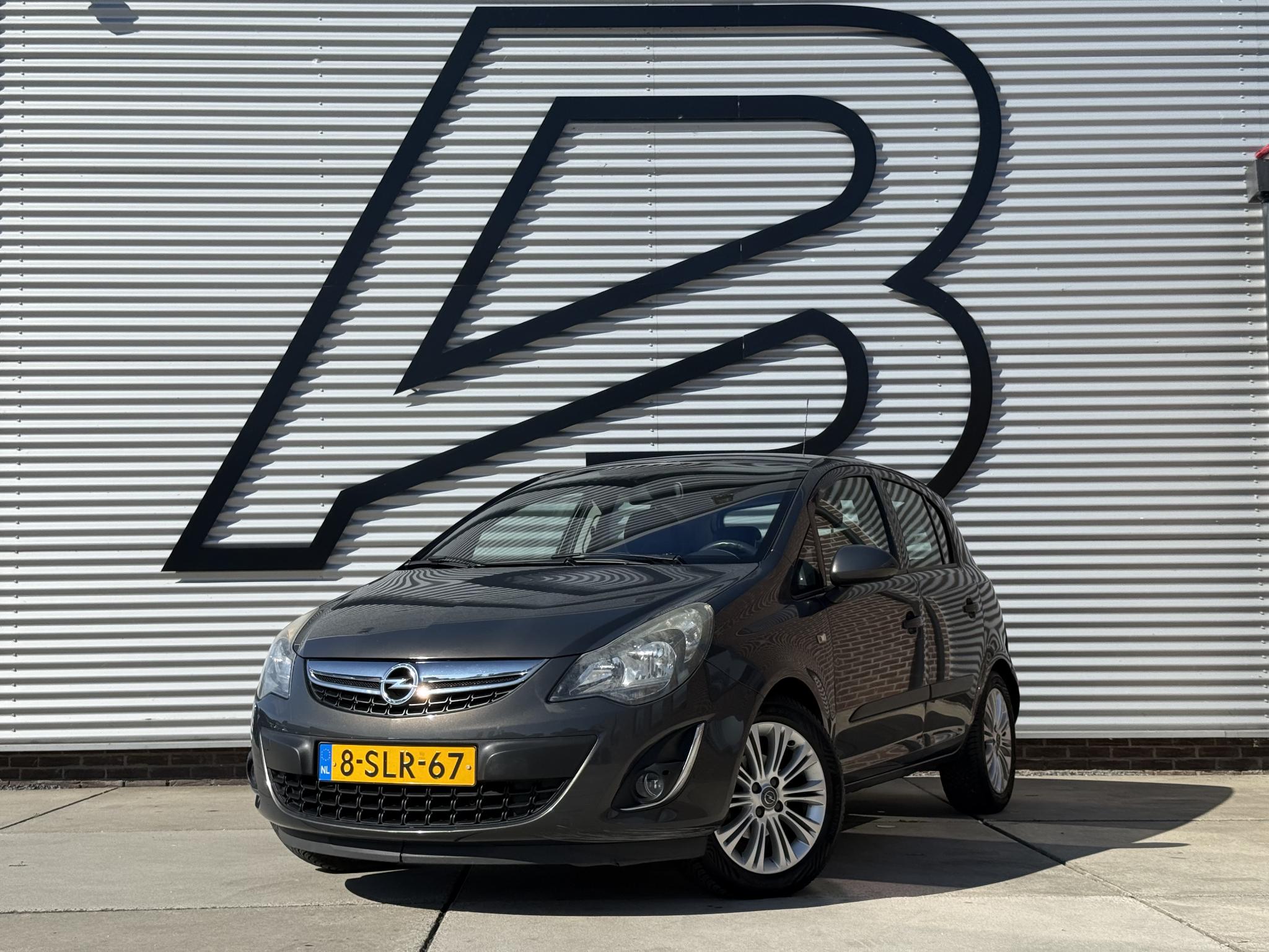 Opel Corsa 1.4-16V Cosmo 2013 - voorkant
