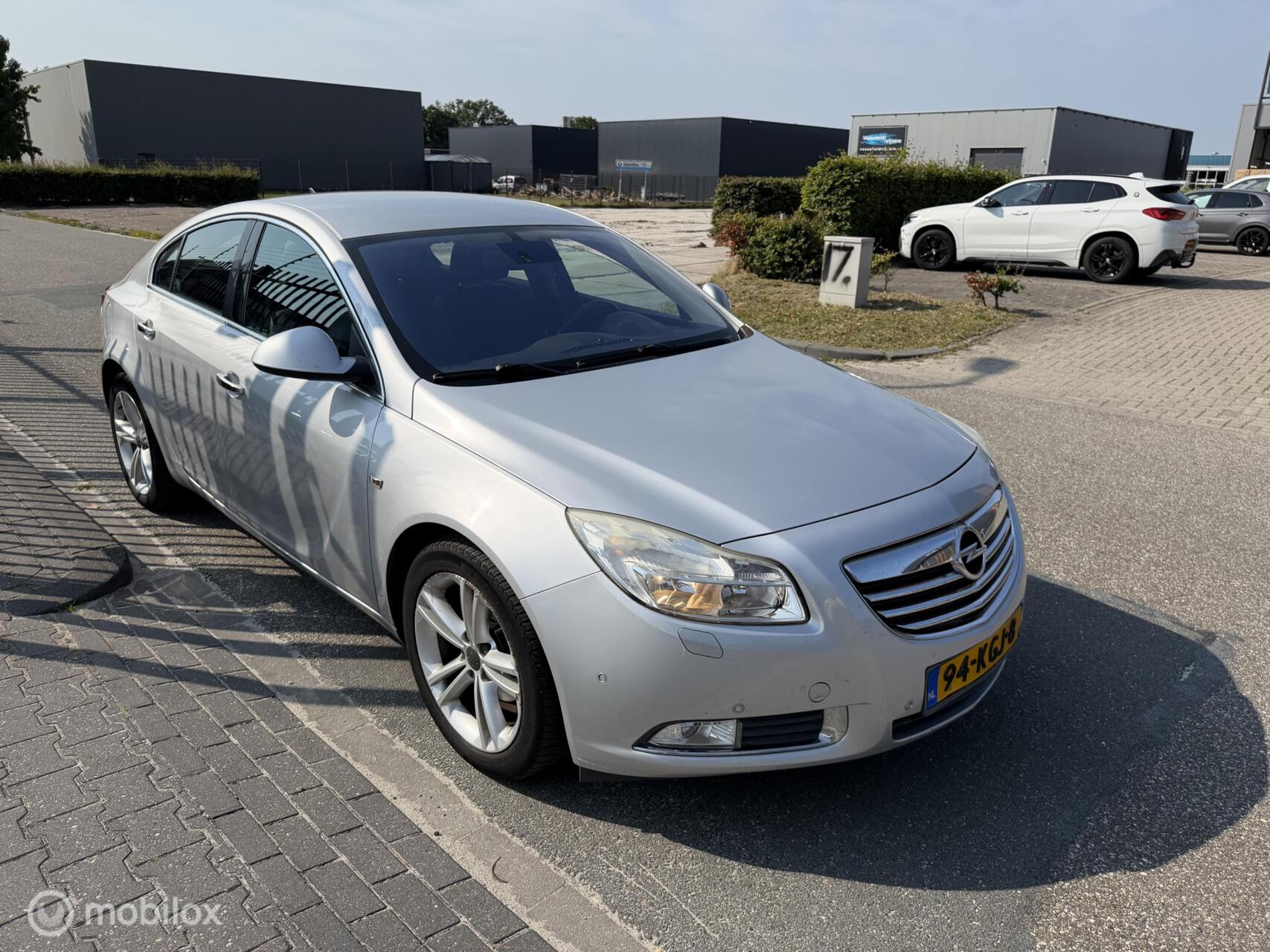 Opel Insignia 1.8 Edition 2009 - voorkant