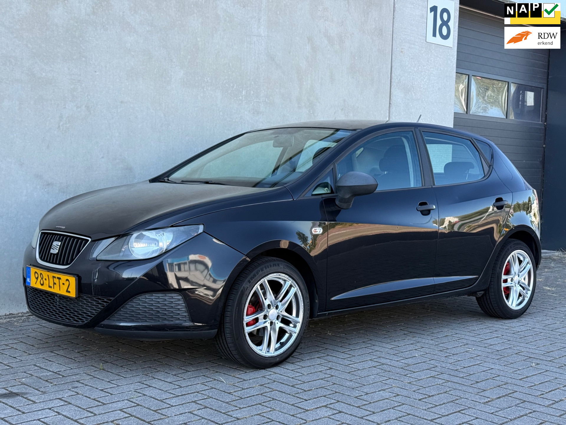 Seat Ibiza 1.2 Club Airco 5-deurs LM velgen APK 2010 - voorkant
