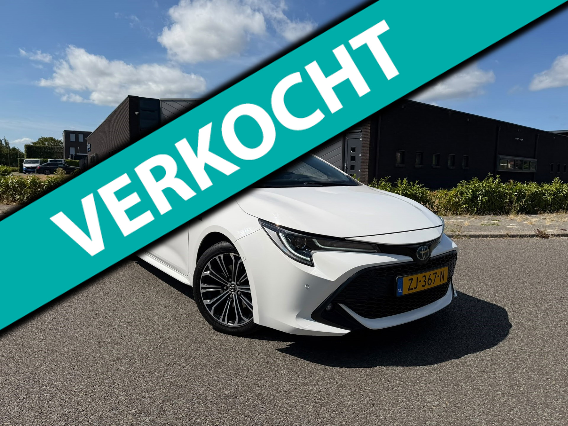 Toyota Toyota Corolla 2.0 Hybrid Style | Panoramadak | Camera | Navigatie | Lichtmetalen-Velgen | Trekhaak | LED 2019 - voorkant