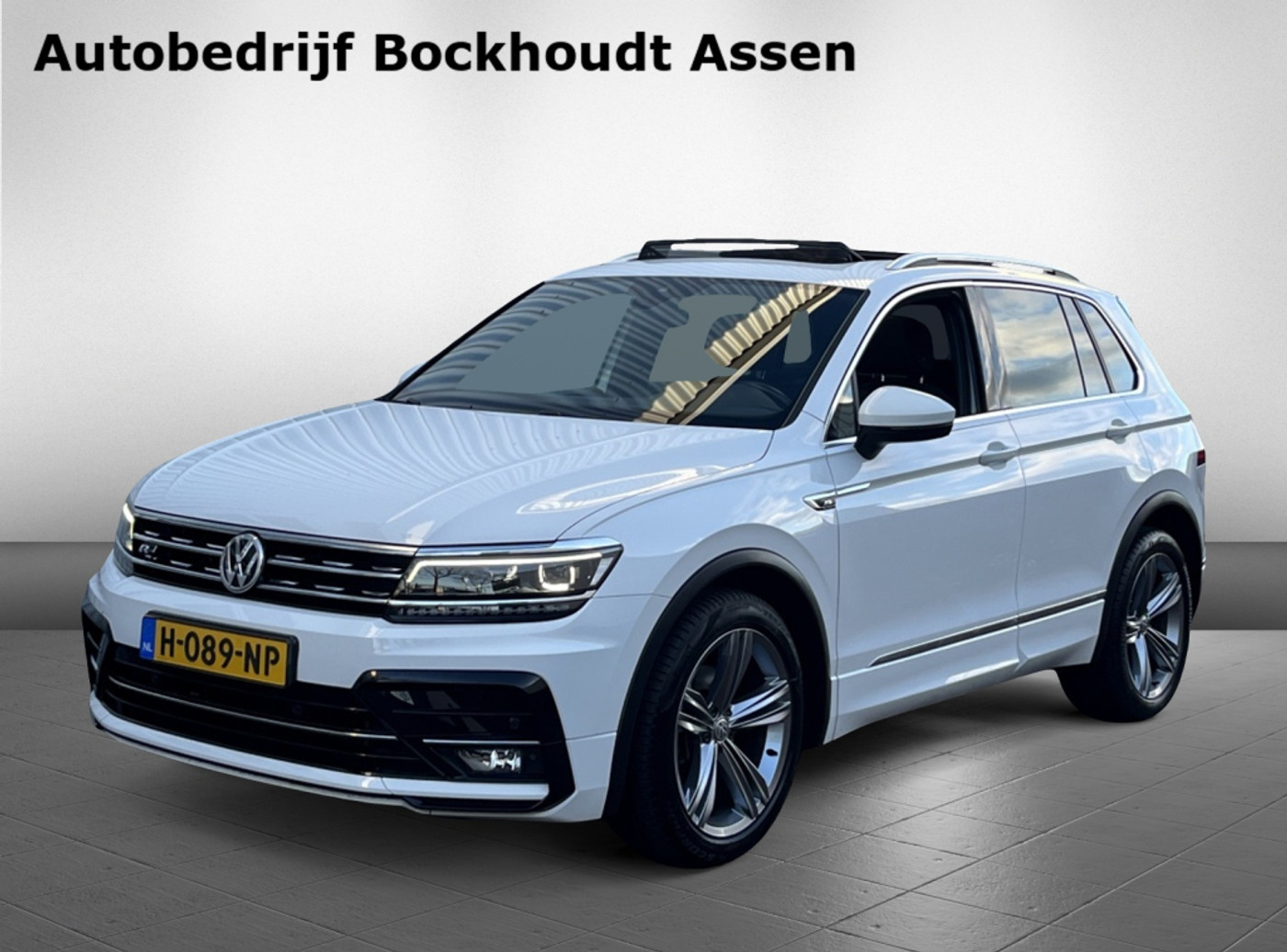 Volkswagen Tiguan 1.5 TSI Highline Business R | Panorama Dak | Stoelverwarming 2020 - voorkant