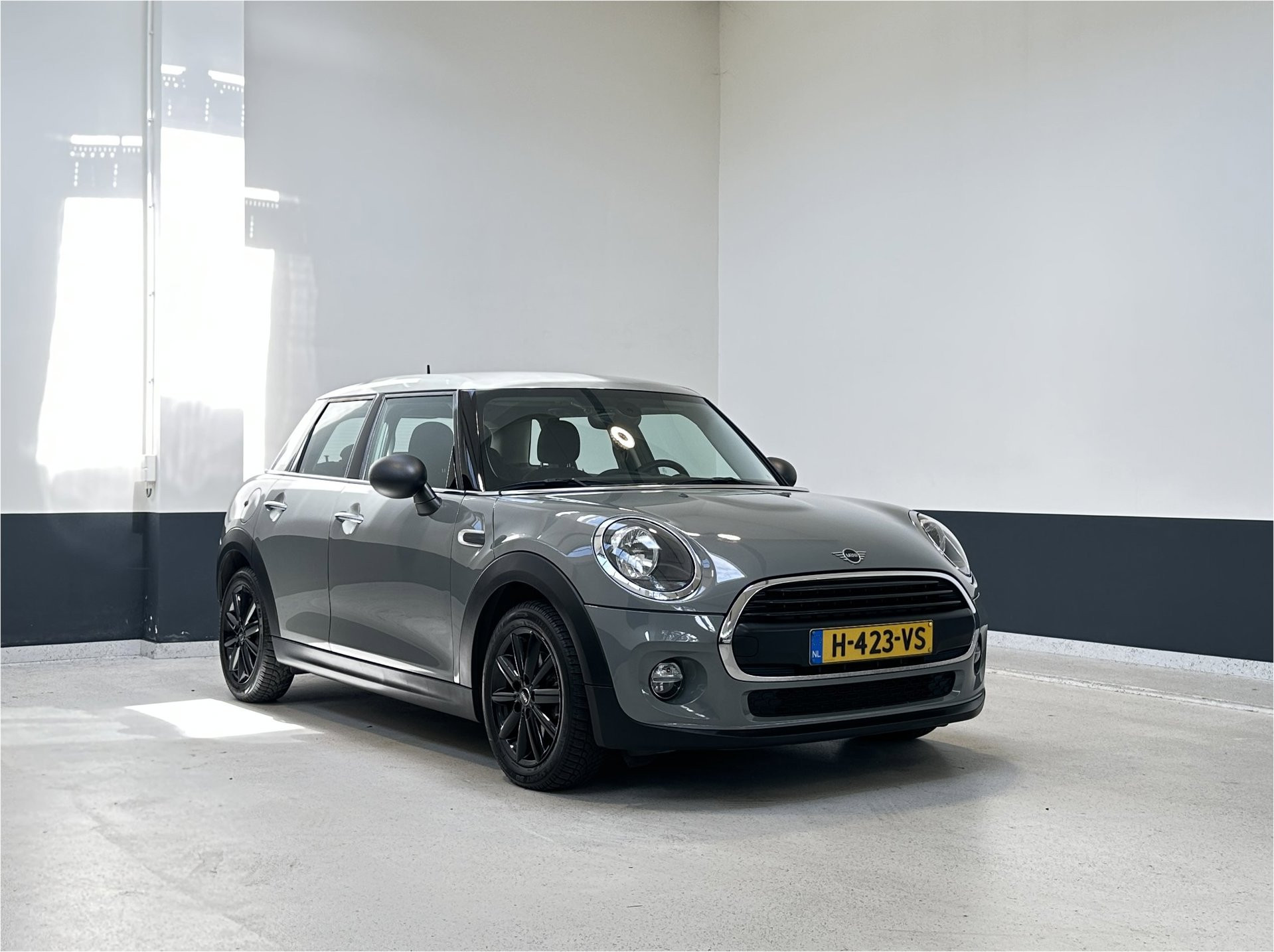 Mini One 1.5 One Business Edition | Navigatie | Bluetooth | NL | 2020 - voorkant