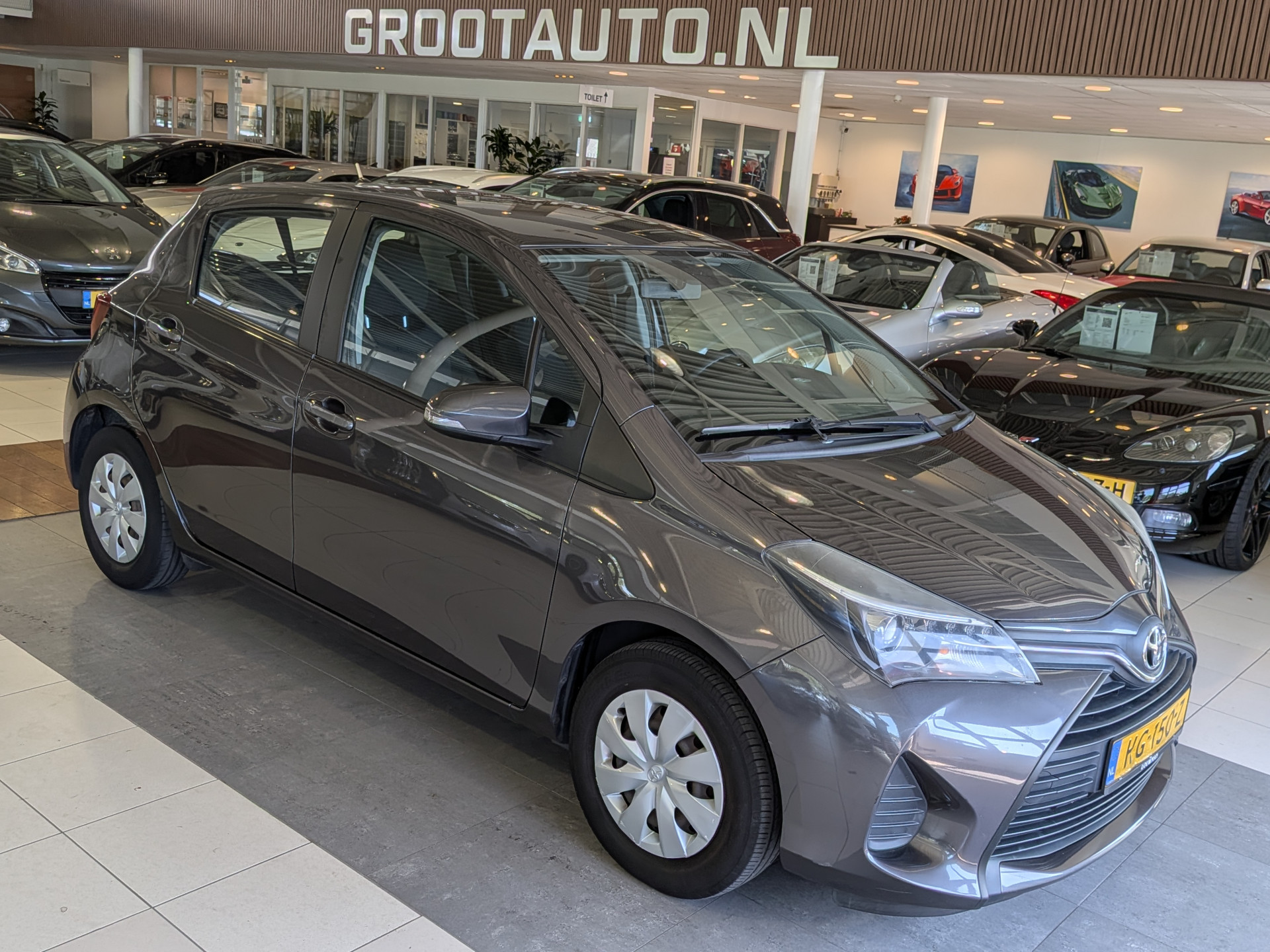 Toyota Toyota Yaris 1.0 VVT-i Now 2015 - voorkant