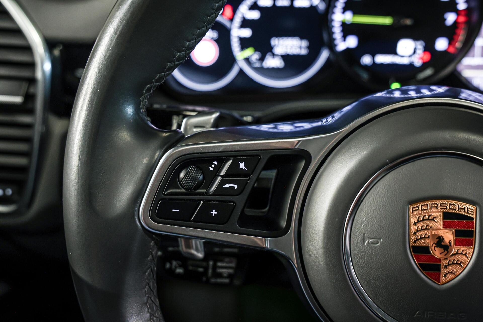 Foto van Porsche Cayenne E-hybrid