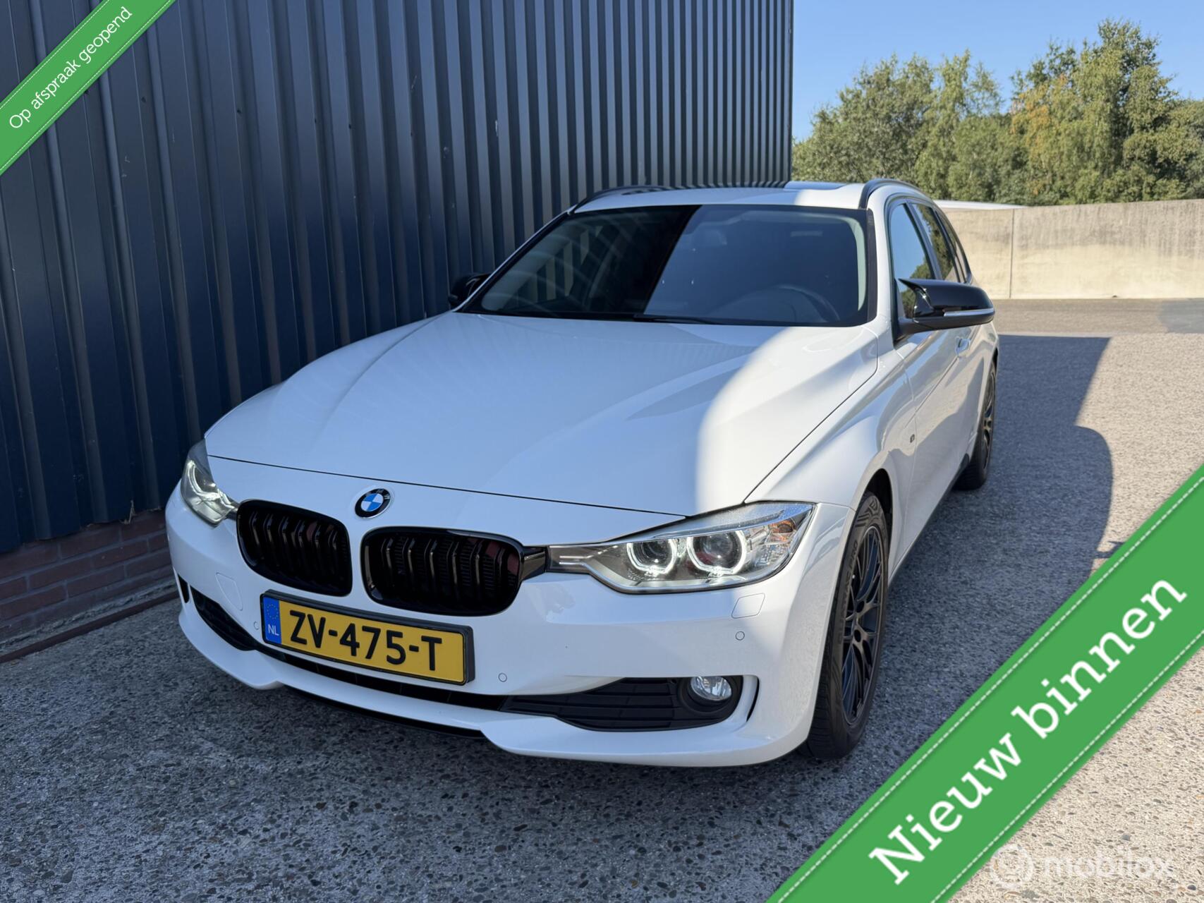 BMW 316i 316i High Executive PANO/GROOT SCHERM/NETJES 2013 - voorkant