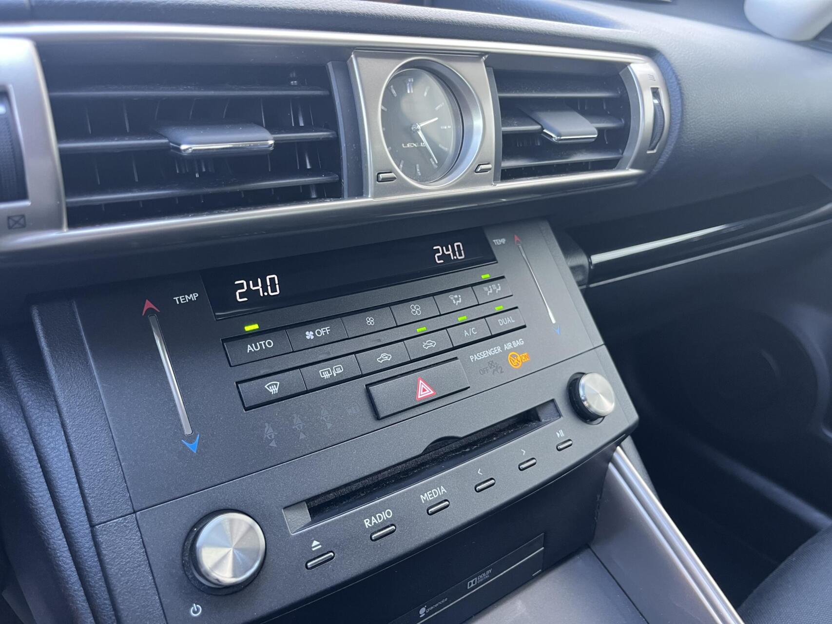 Foto van Lexus Lexus Is300h