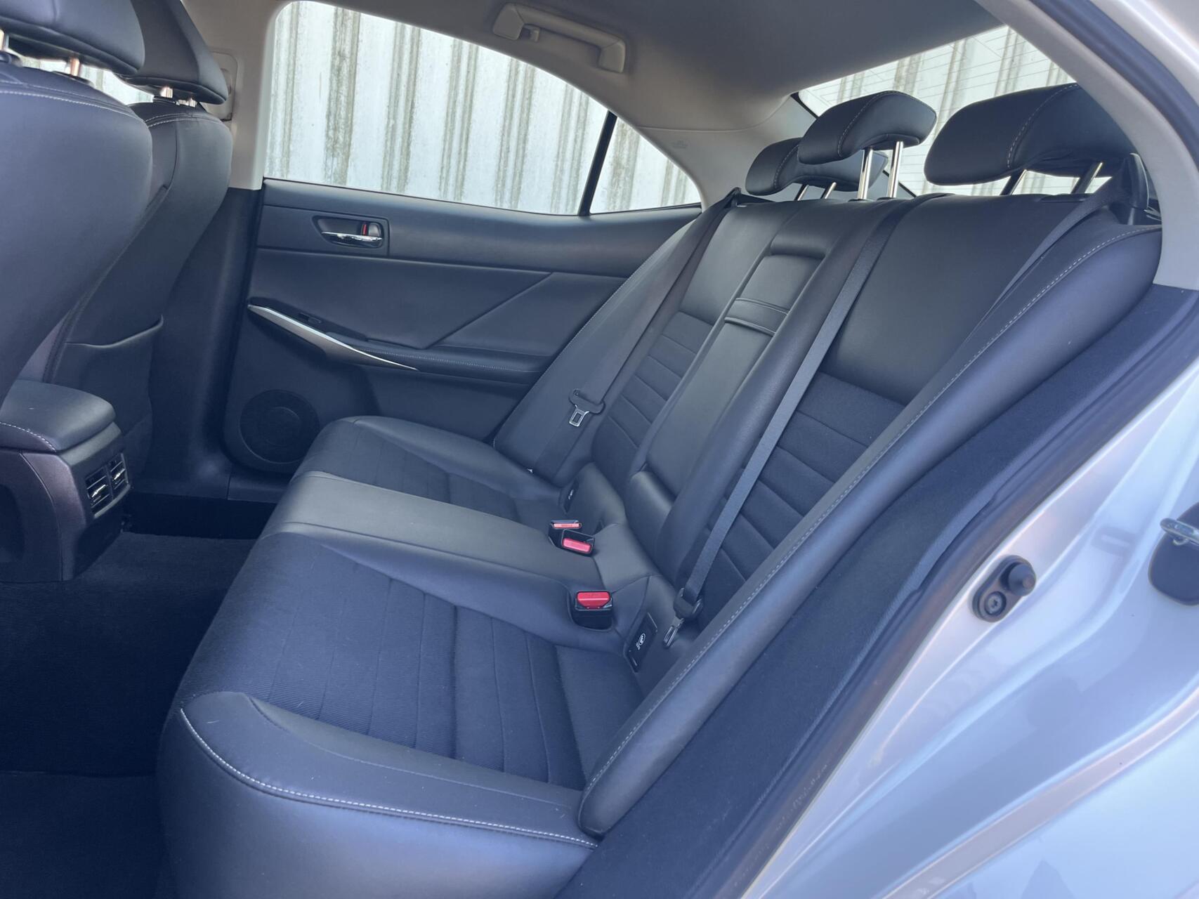 Foto van Lexus Lexus Is300h