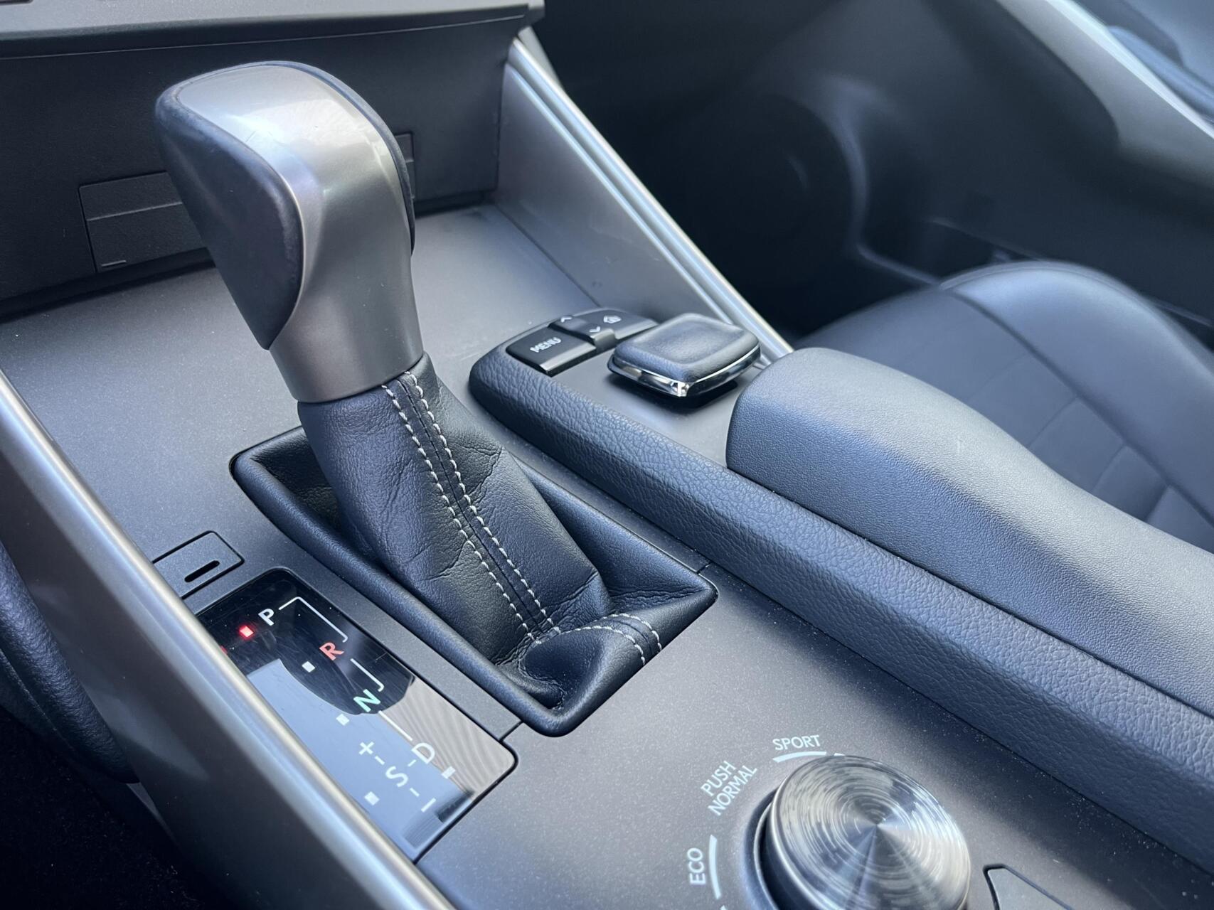 Foto van Lexus Lexus Is300h