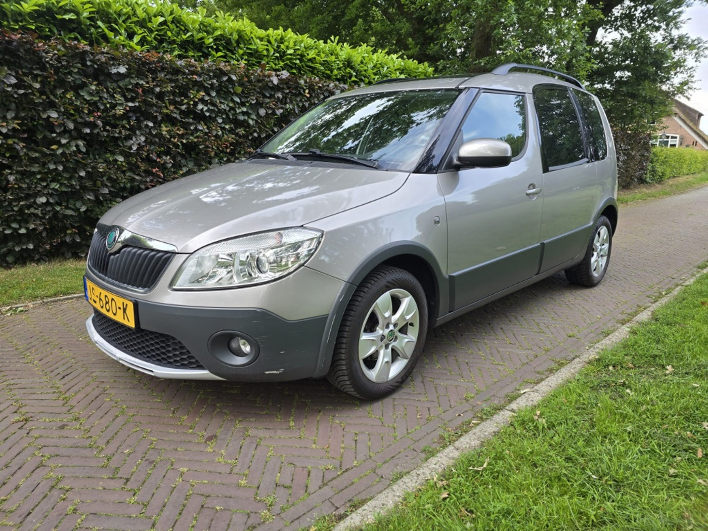 Skoda Roomster 1.2 TSI Ambition PANORAMADAK | TREKHAAK | 2012 - voorkant