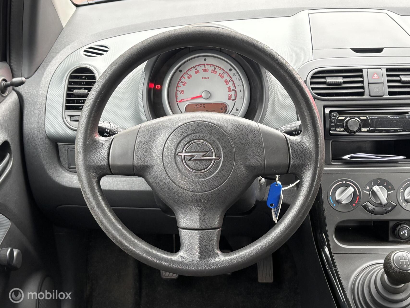 Foto van Opel Agila