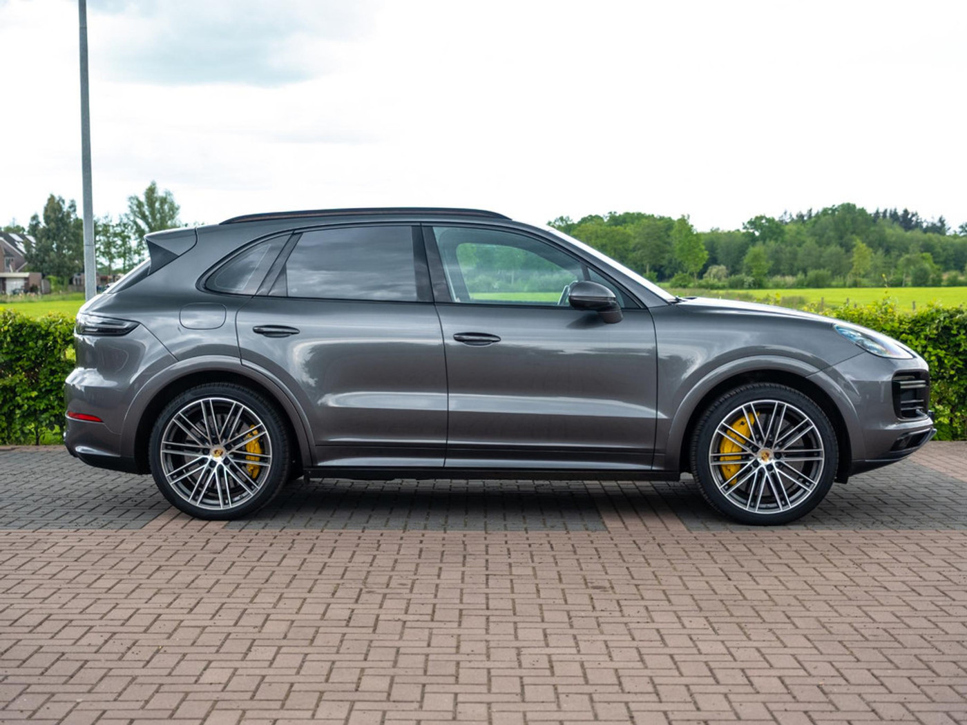 Foto van Porsche Cayenne Turbo S E-hybrid