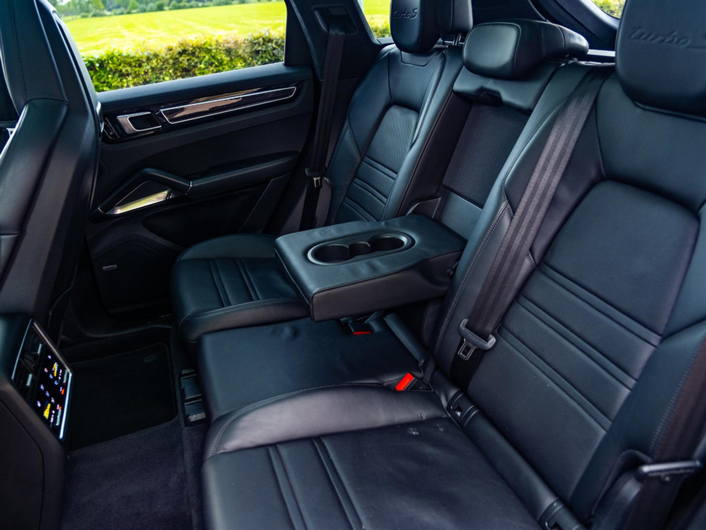 Foto van Porsche Cayenne Turbo S E-hybrid