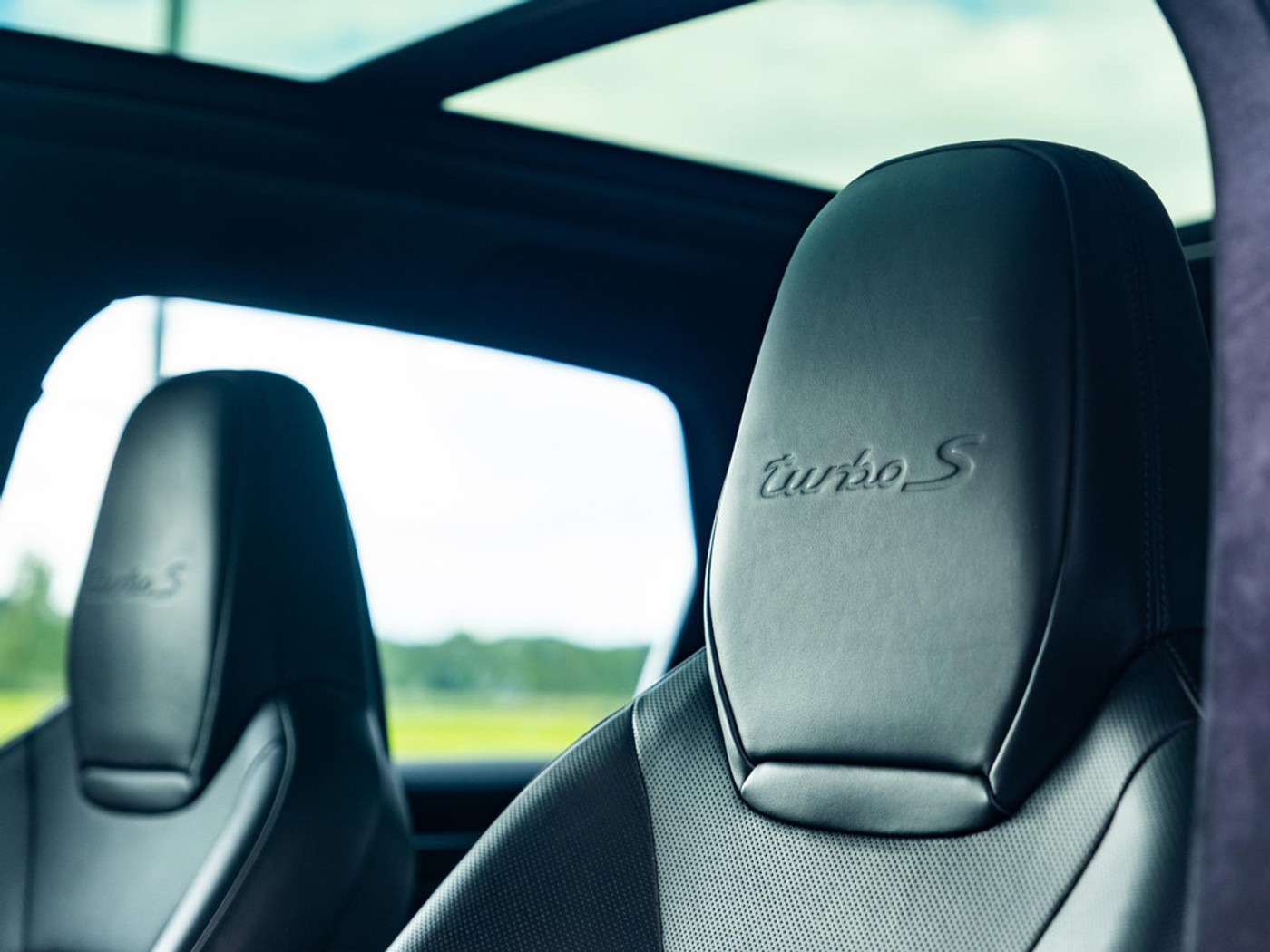 Foto van Porsche Cayenne Turbo S E-hybrid