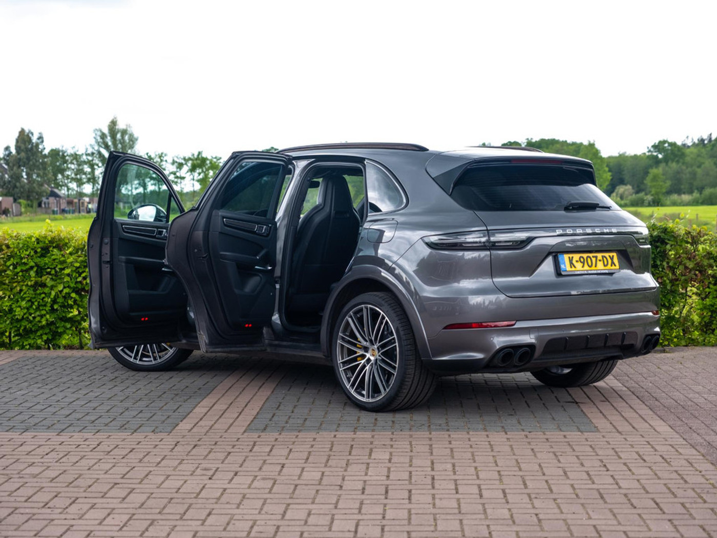 Foto van Porsche Cayenne Turbo S E-hybrid