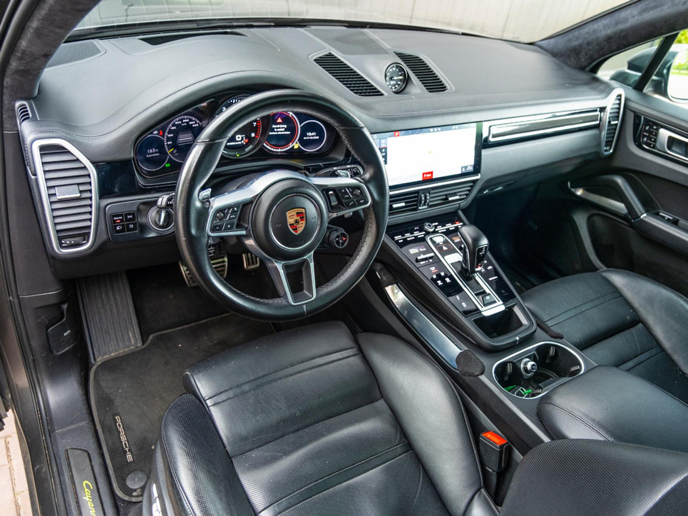 Foto van Porsche Cayenne Turbo S E-hybrid
