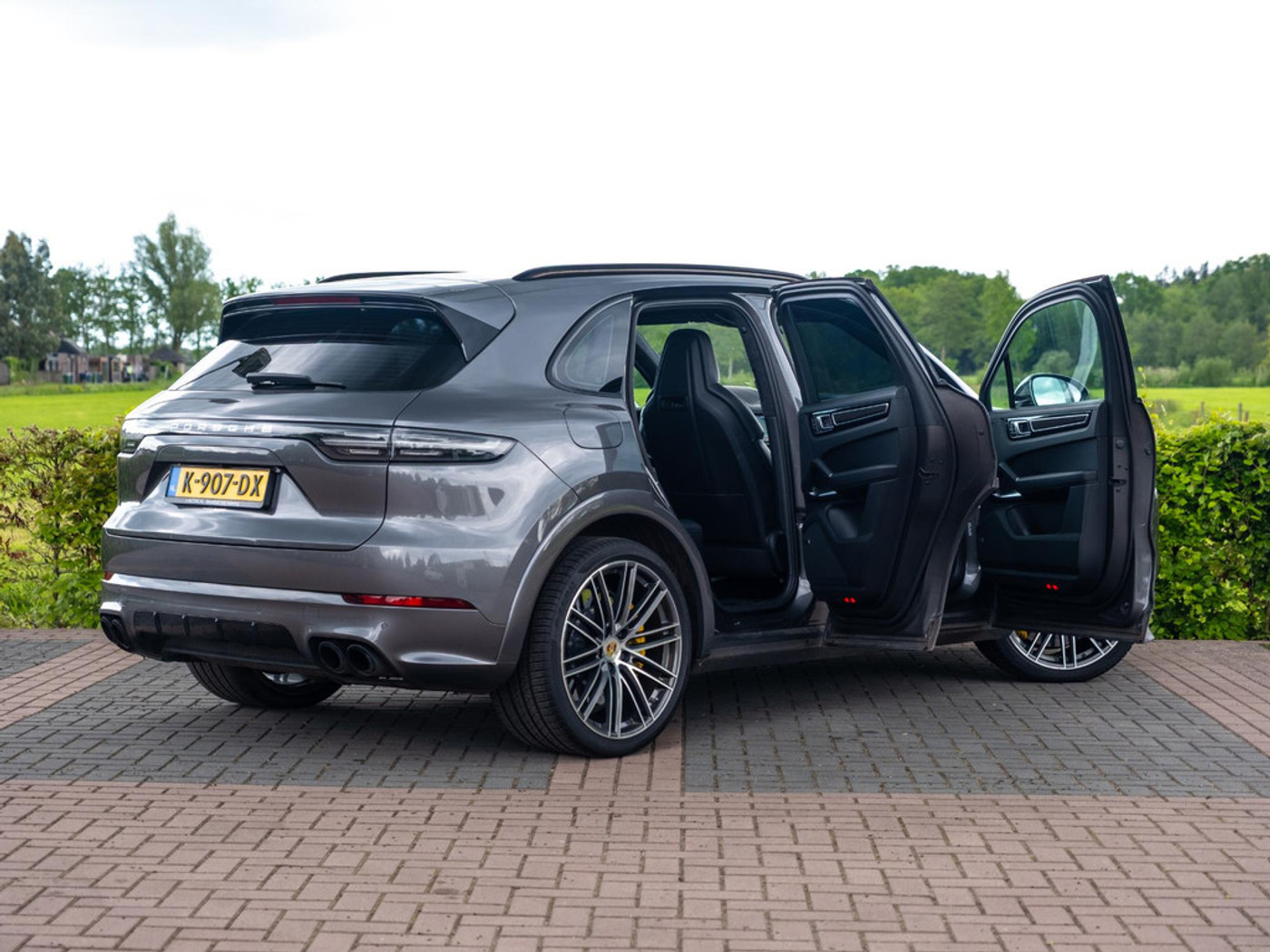 Foto van Porsche Cayenne Turbo S E-hybrid